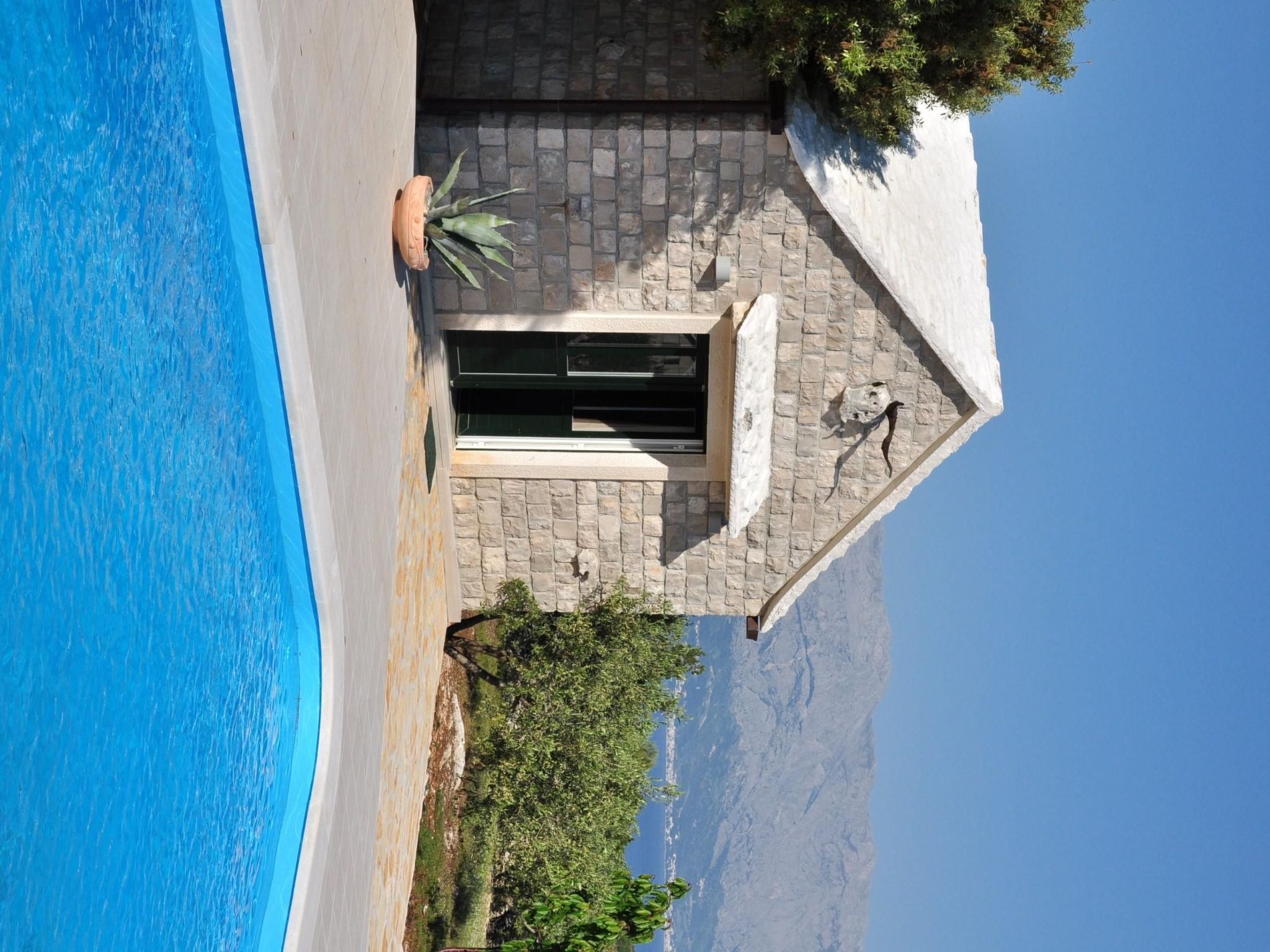 Mit Terrasse und Pool in herrlicher Naturlandschaft-Dehors