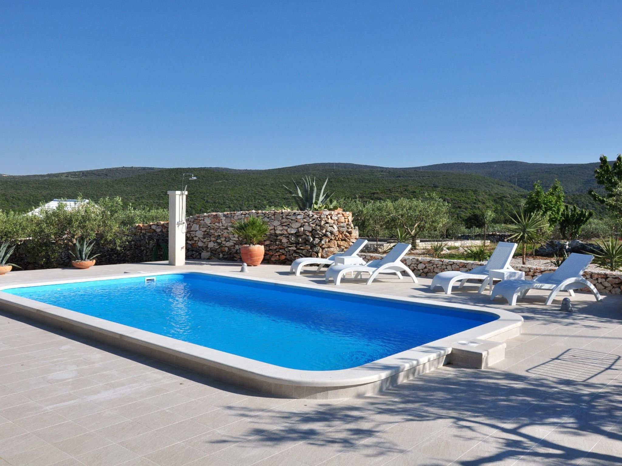Mit Terrasse und Pool in herrlicher Naturlandschaft-Dehors