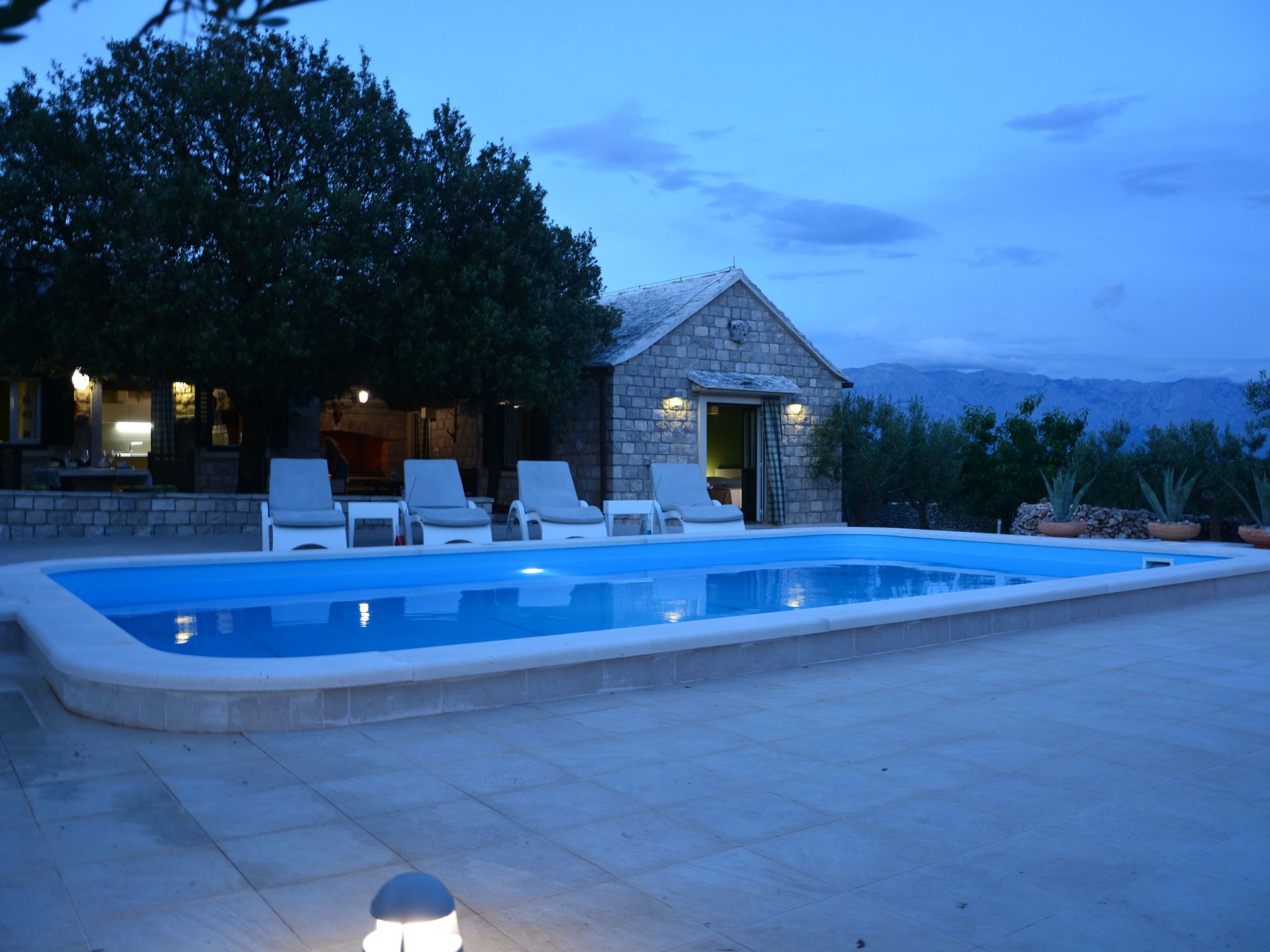 Mit Terrasse und Pool in herrlicher Naturlandschaft-Dehors