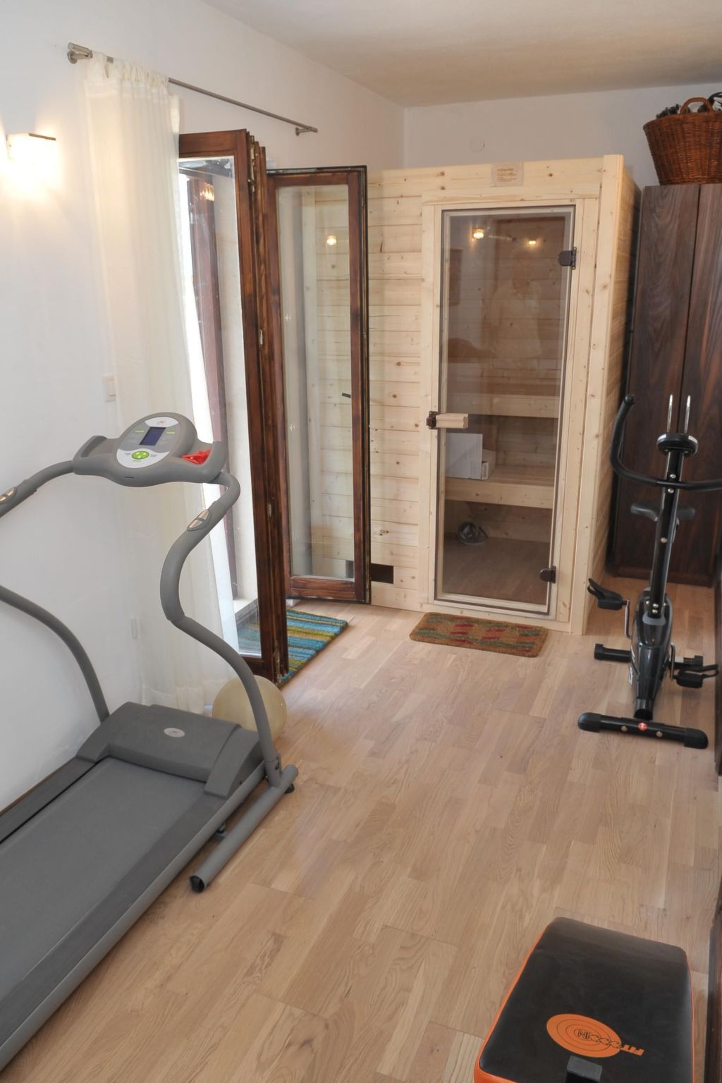 "Sofija" mit Whirlpool-Image-tags.info