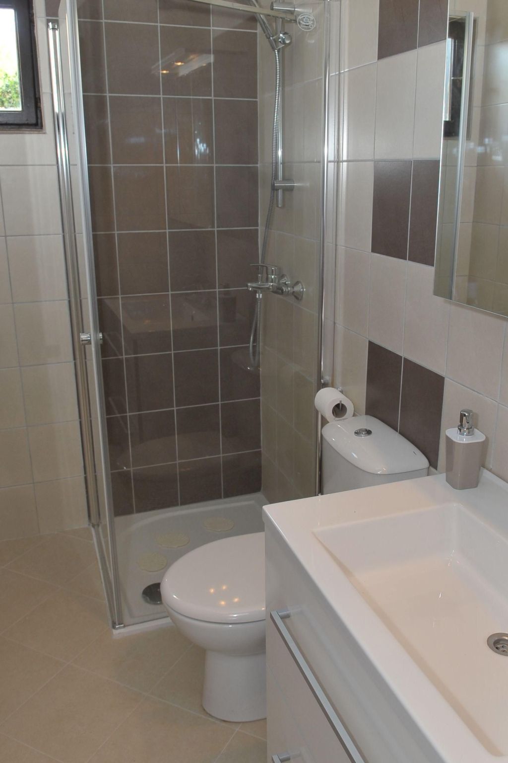 "Sofija" mit Whirlpool-Image-tags.info