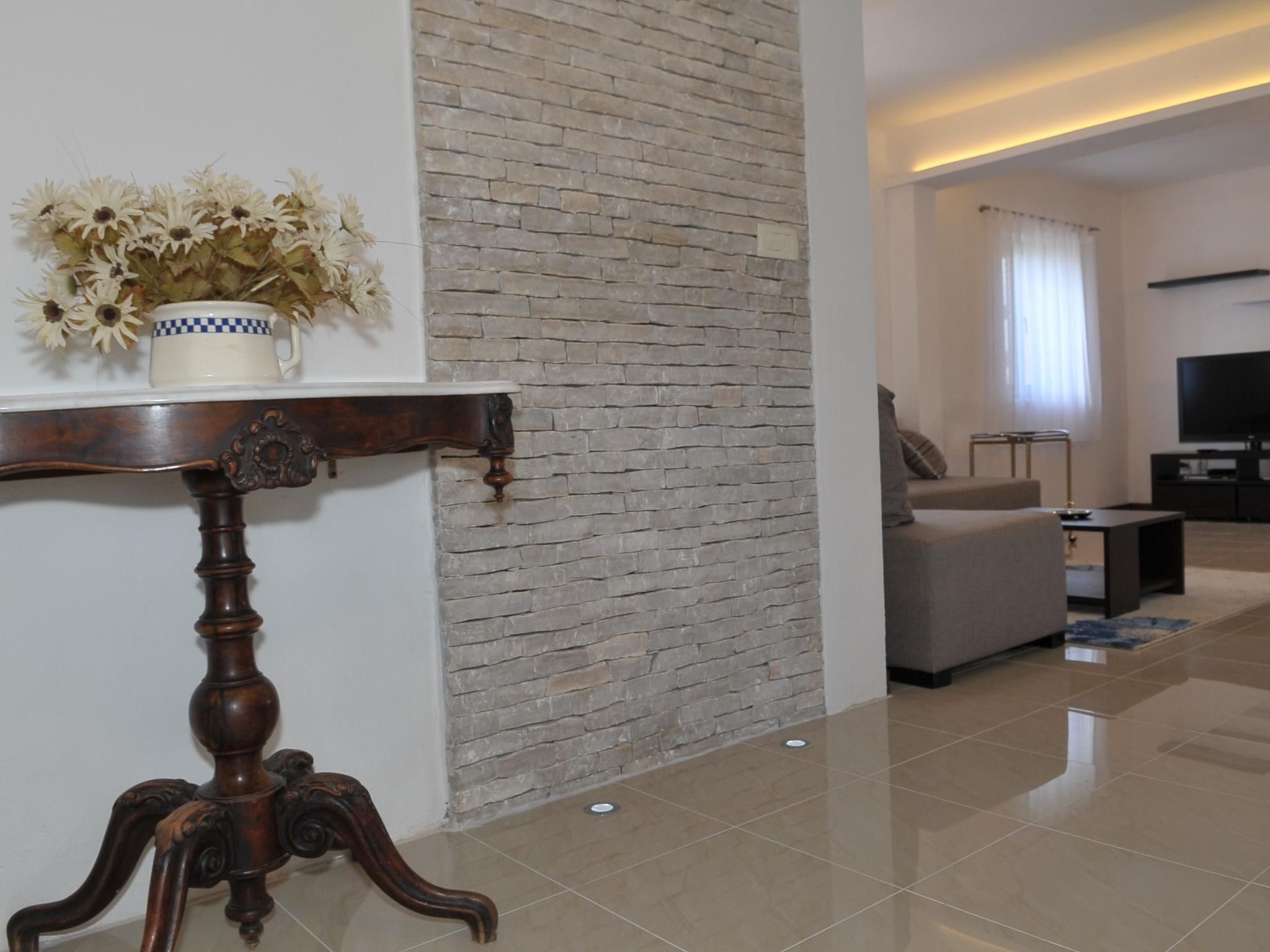 "Sofija" mit Whirlpool-Image-tags.info