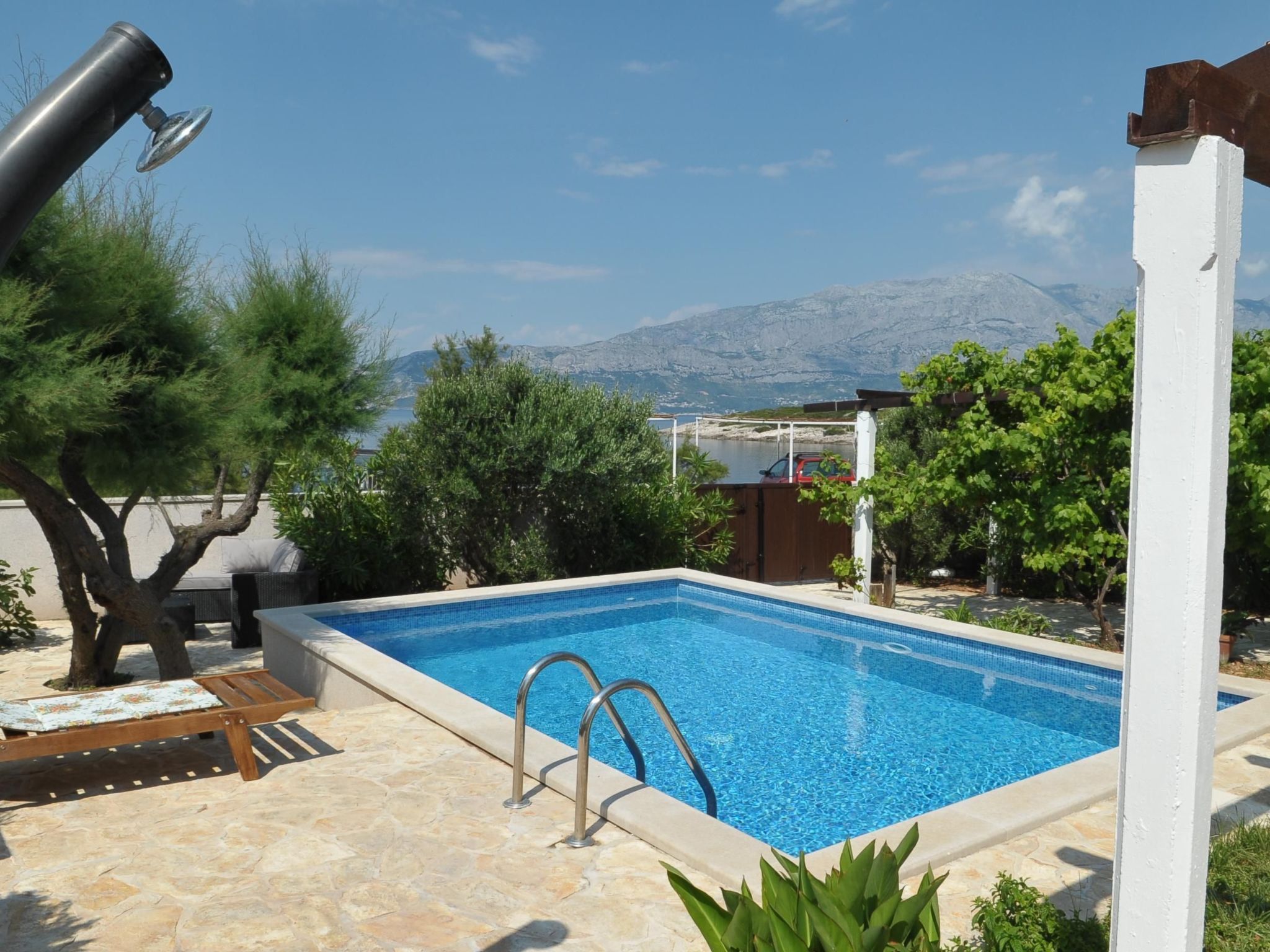 "Sofija" mit Whirlpool-Image-tags.info