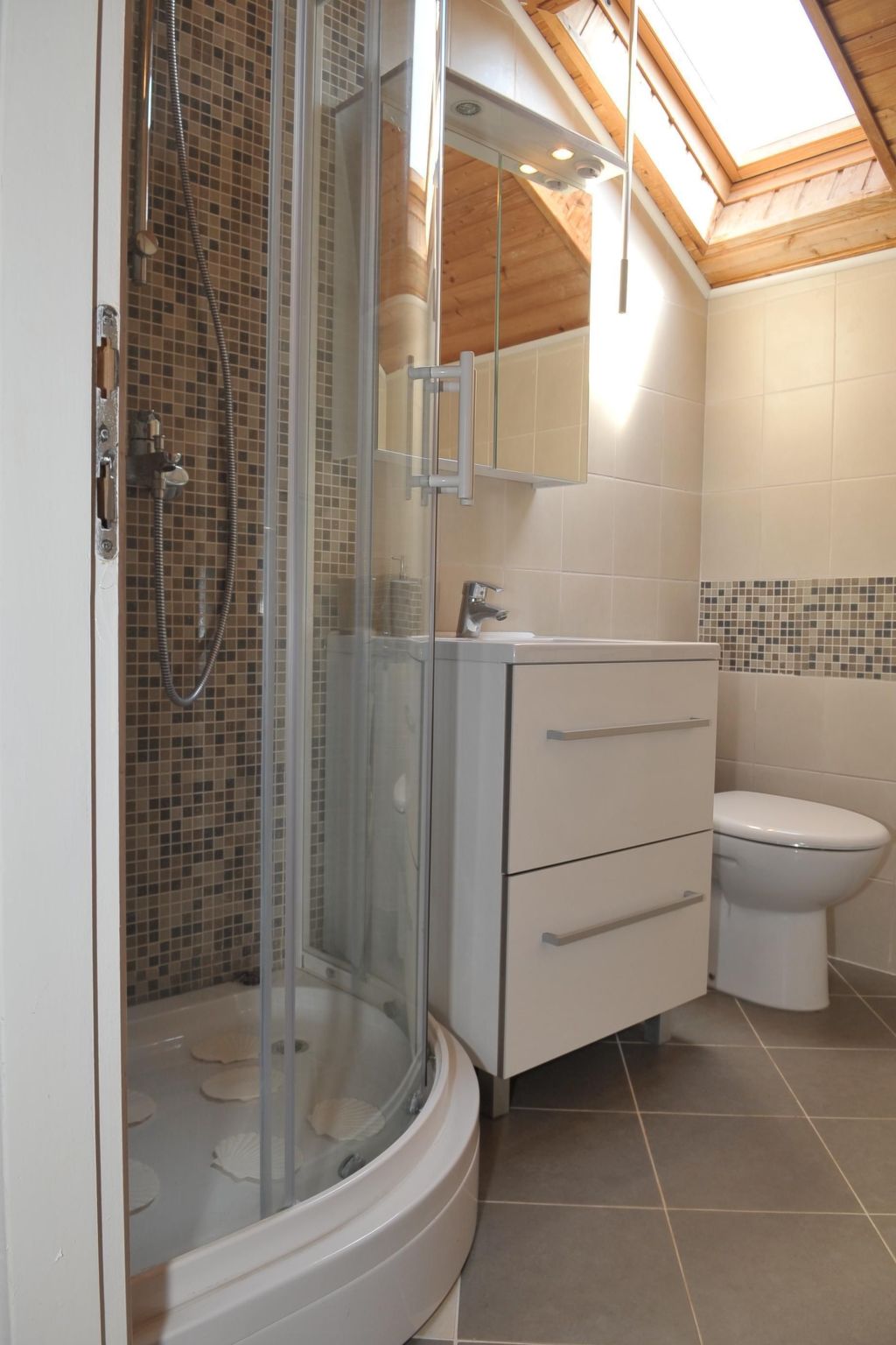 "Sofija" mit Whirlpool-Image-tags.info