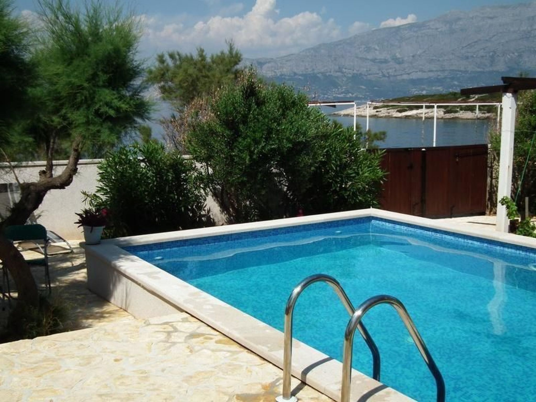 "Sofija" mit Whirlpool-Image-tags.info