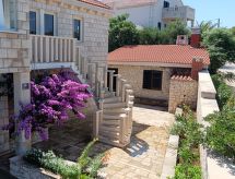 Appartement Ana: Vrijstaand aan zee in Povlja, Brač - thumbnail 1