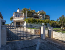 Vrijstaande villa met panoramisch zwembad en jacuzzi, 3 km van strand - thumbnail 3