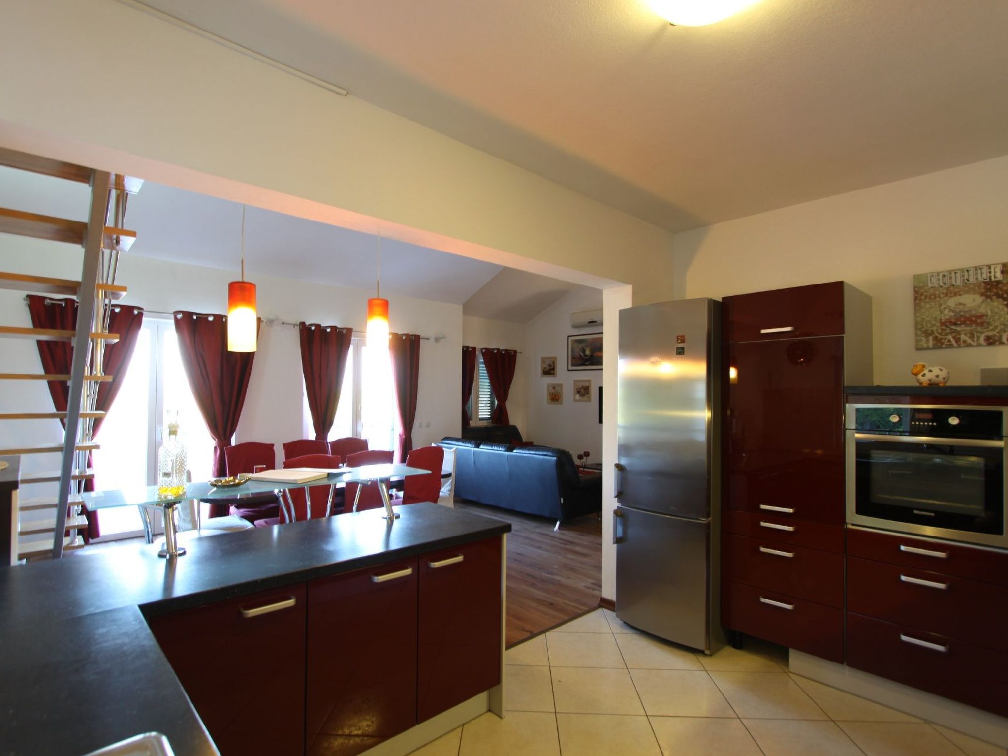 Komfortables Haus in Selca mit privatem Parkplatz-Drinnen