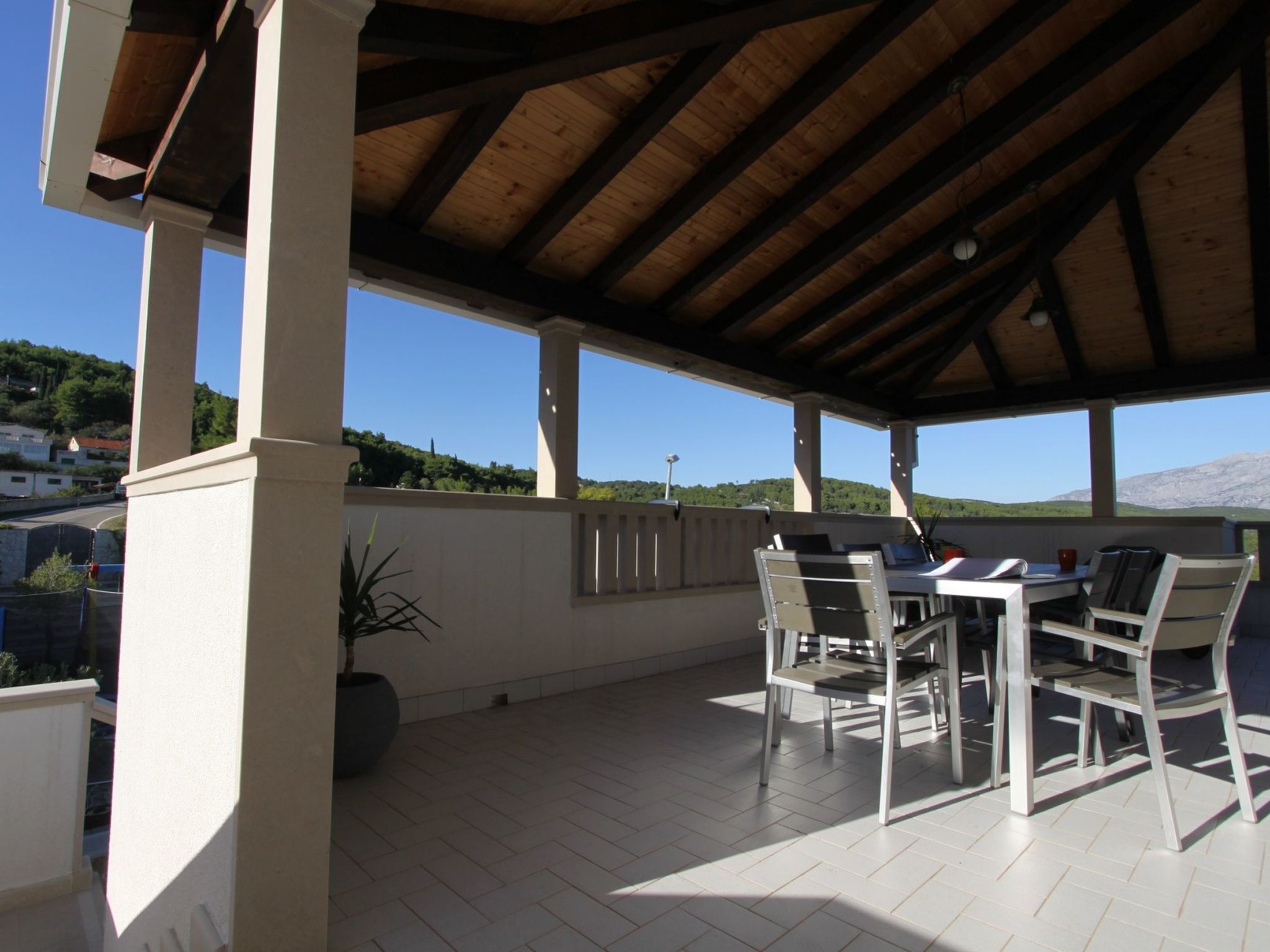 Komfortables Haus in Selca mit privatem Parkplatz