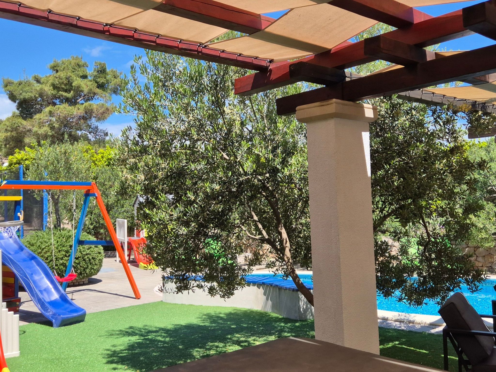 Komfortables Haus in Selca mit privatem Parkplatz-Drinnen