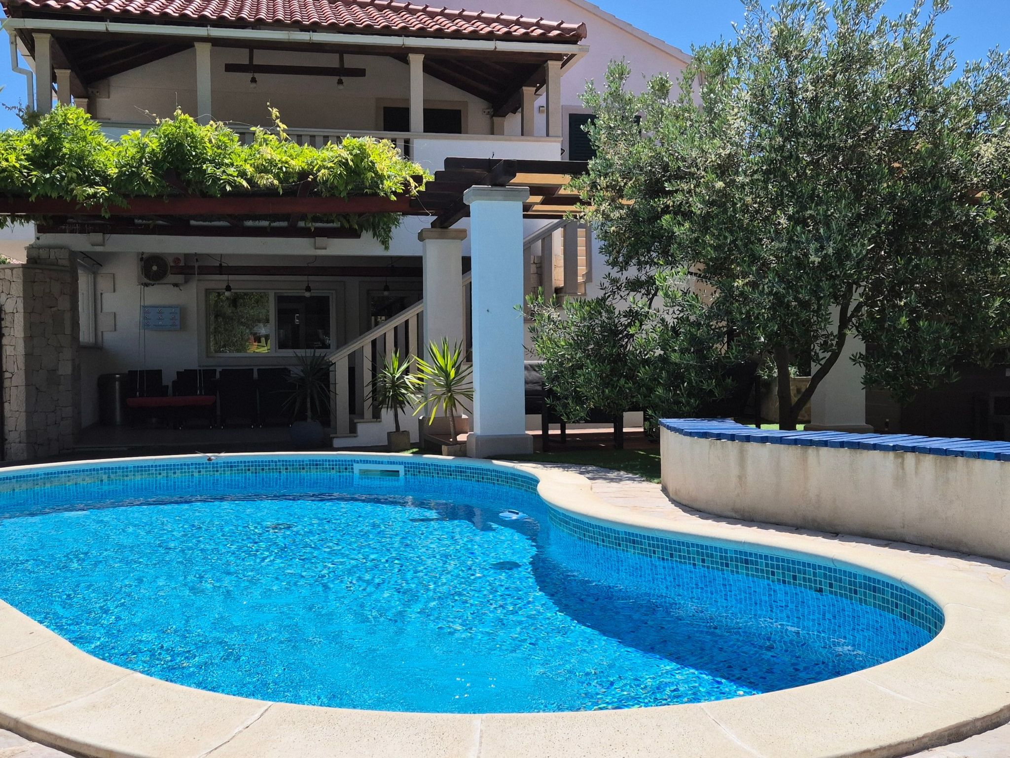 Komfortables Haus in Selca mit privatem Parkplatz-Drinnen