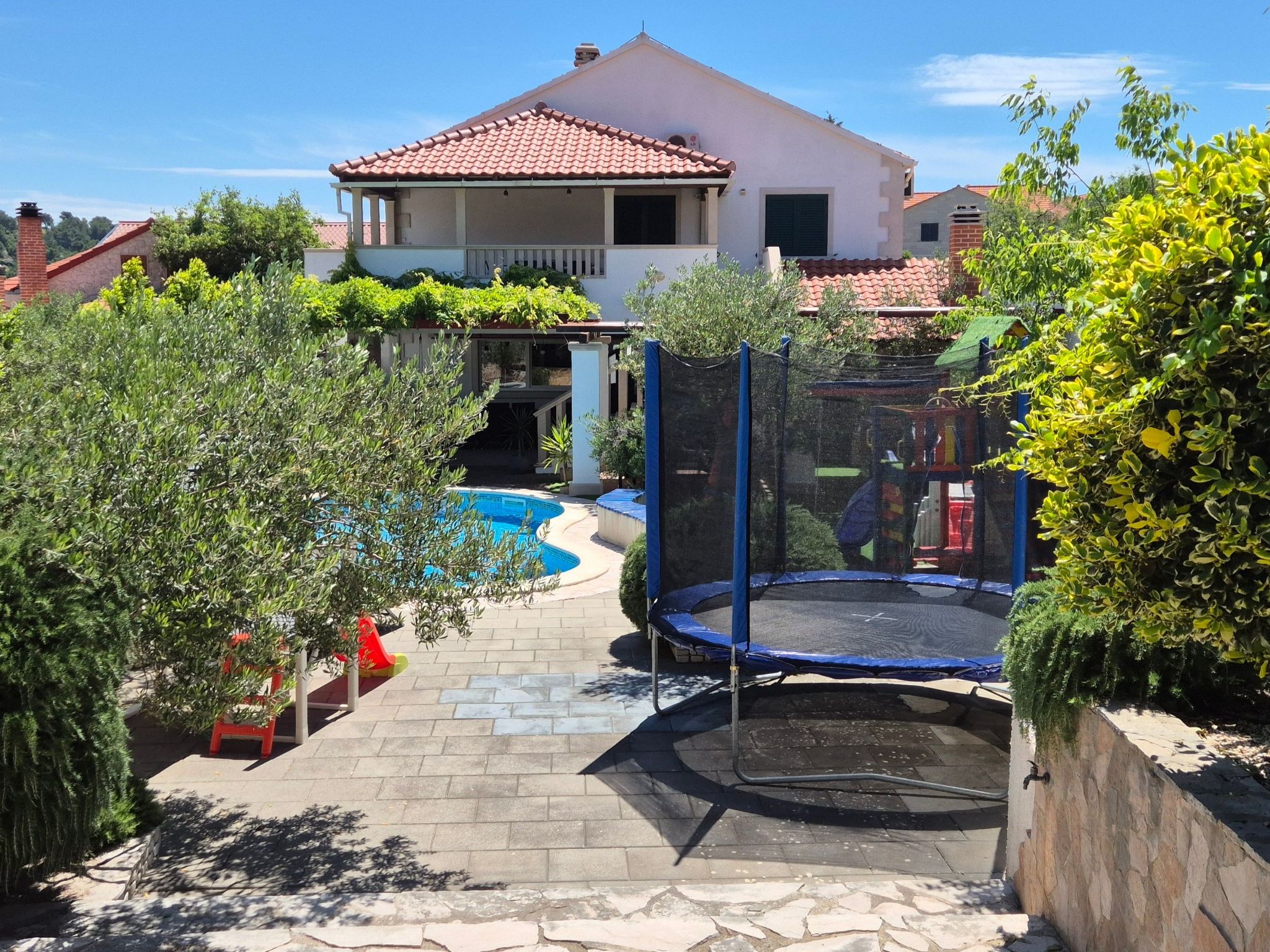 Komfortables Haus in Selca mit privatem Parkplatz-Drinnen