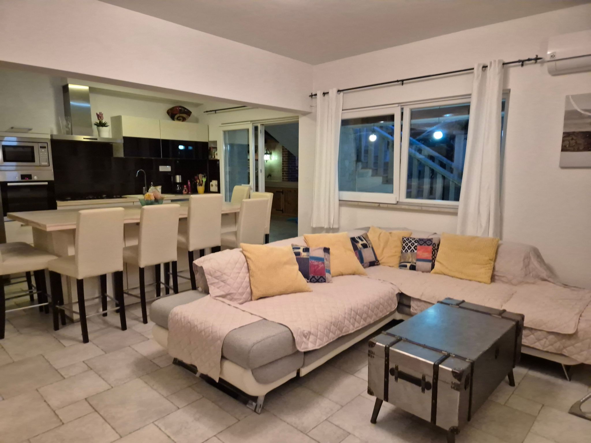 Komfortables Haus in Selca mit privatem Parkplatz-Drinnen