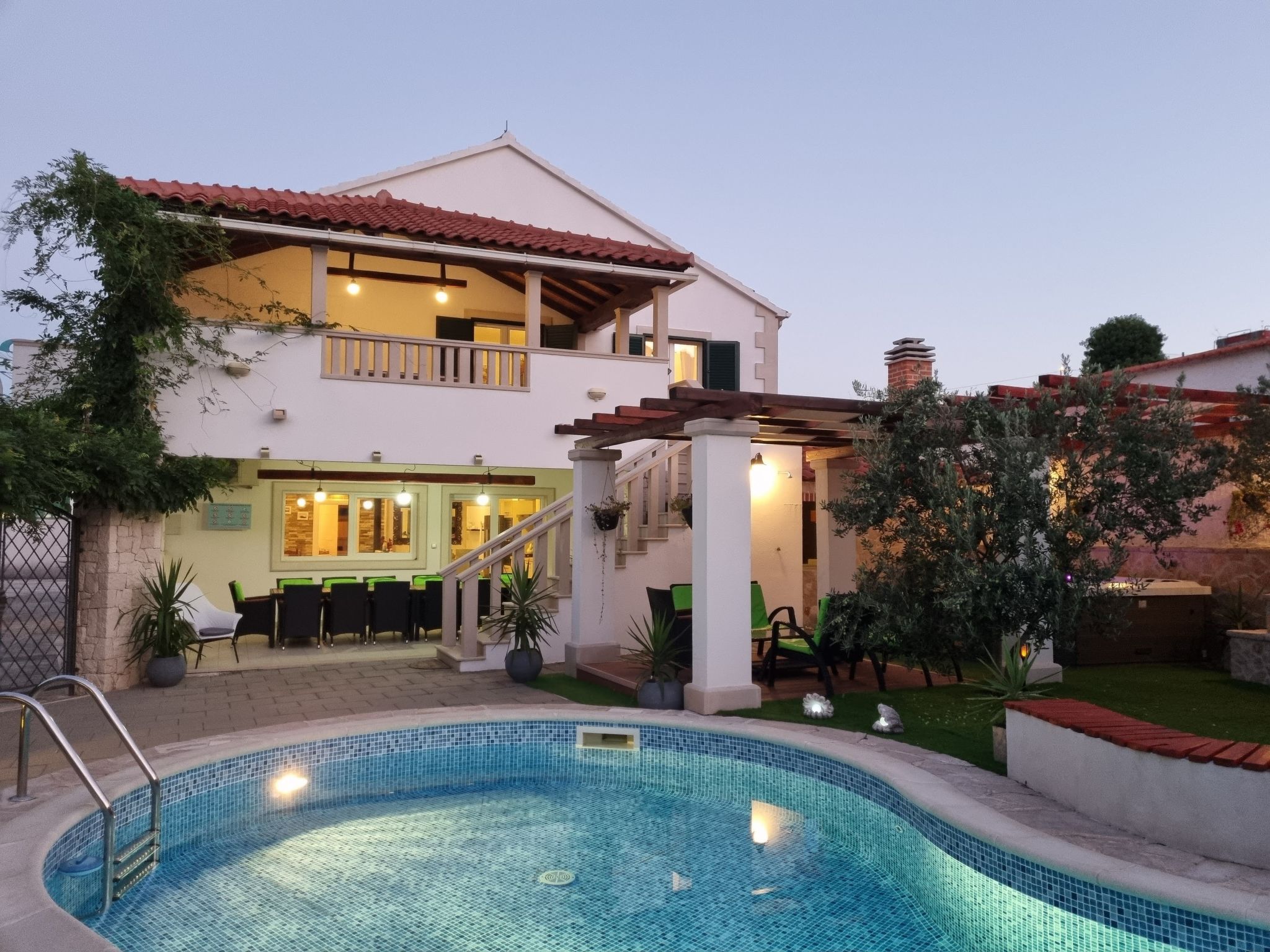 Komfortables Haus in Selca mit privatem Parkplatz-Drinnen