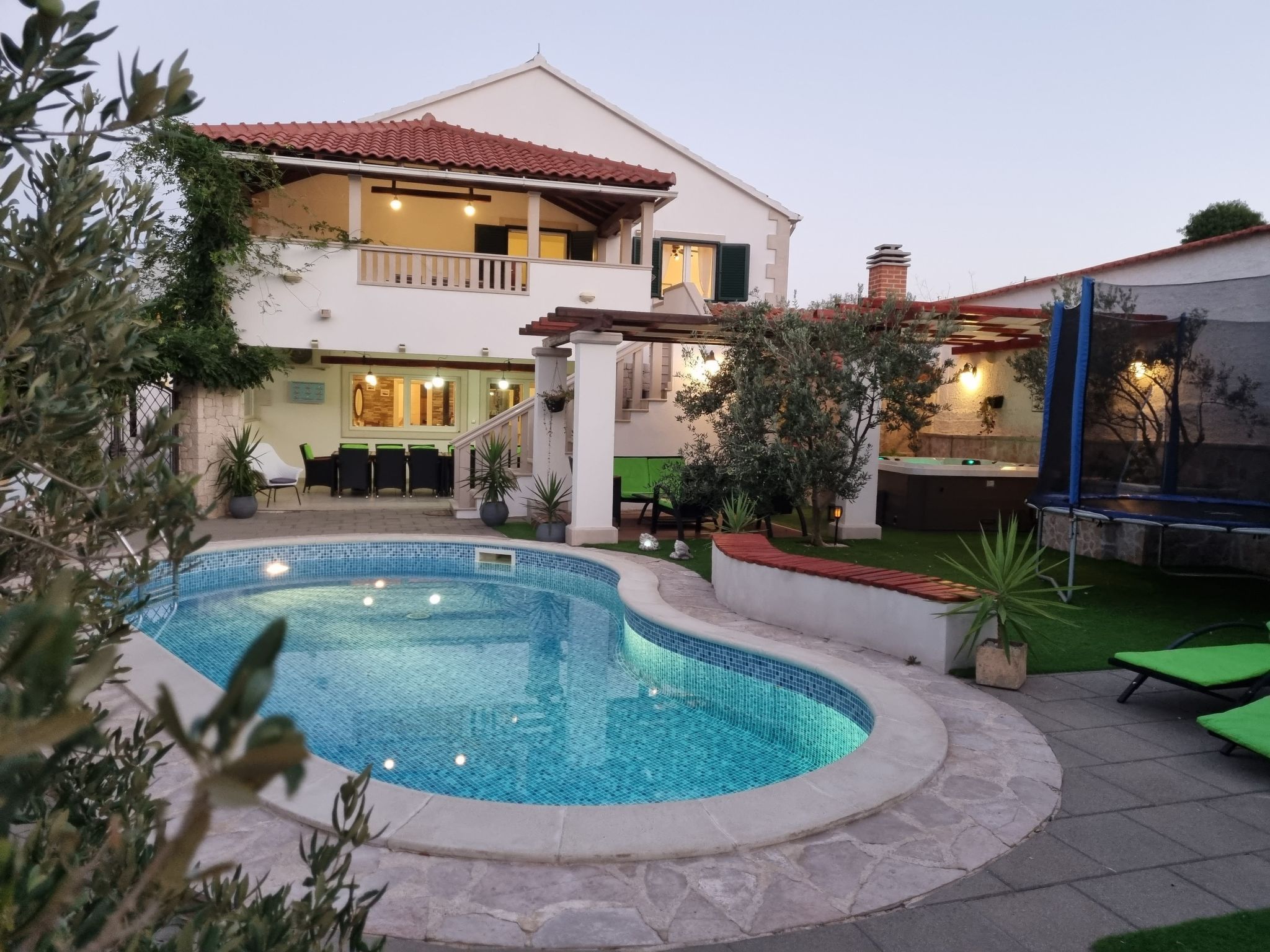 Komfortables Haus in Selca mit privatem Parkplatz-Drinnen