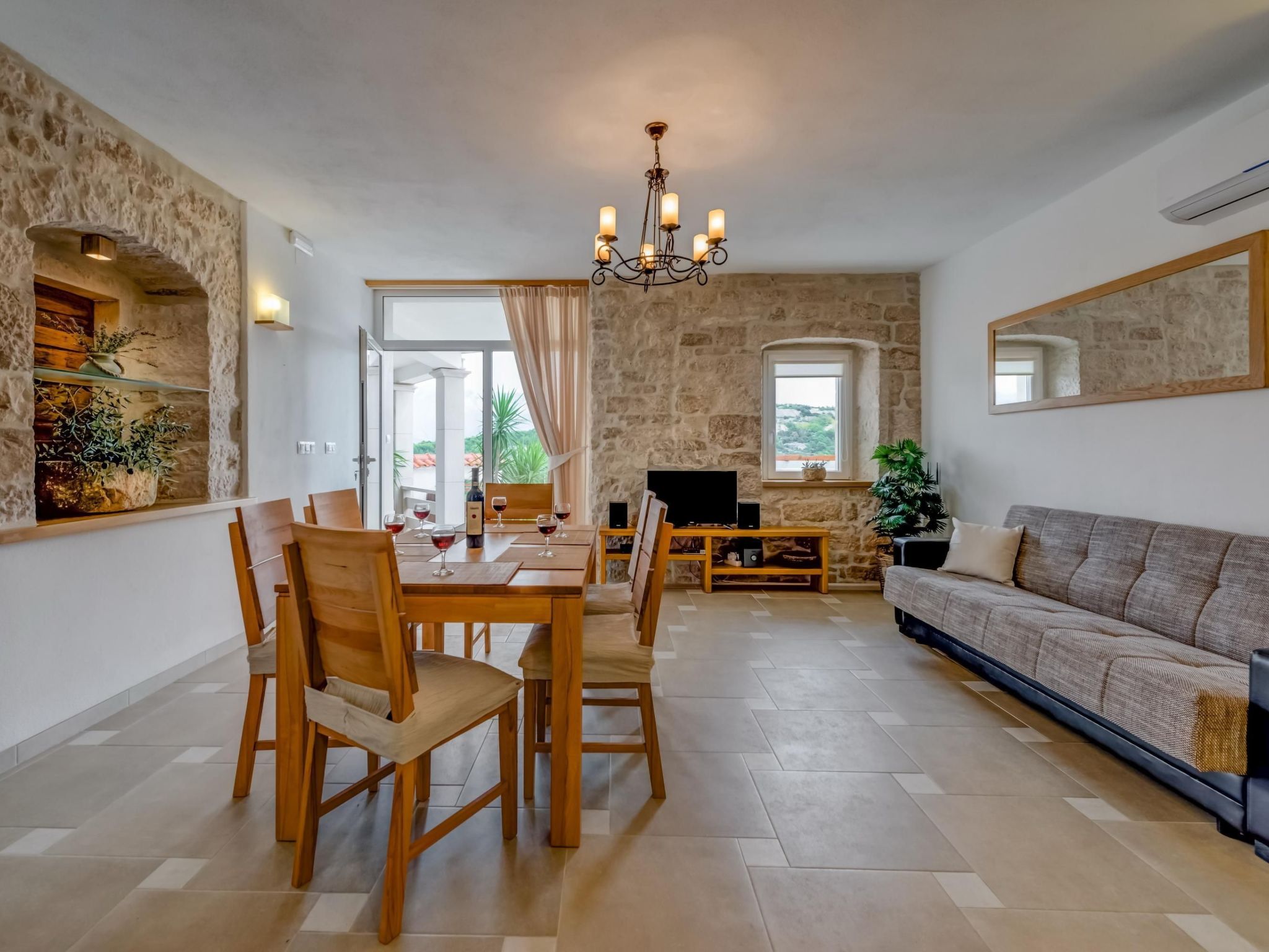 Ferienvilla "Lucian" mit Blick auf das Wasser-Drinnen