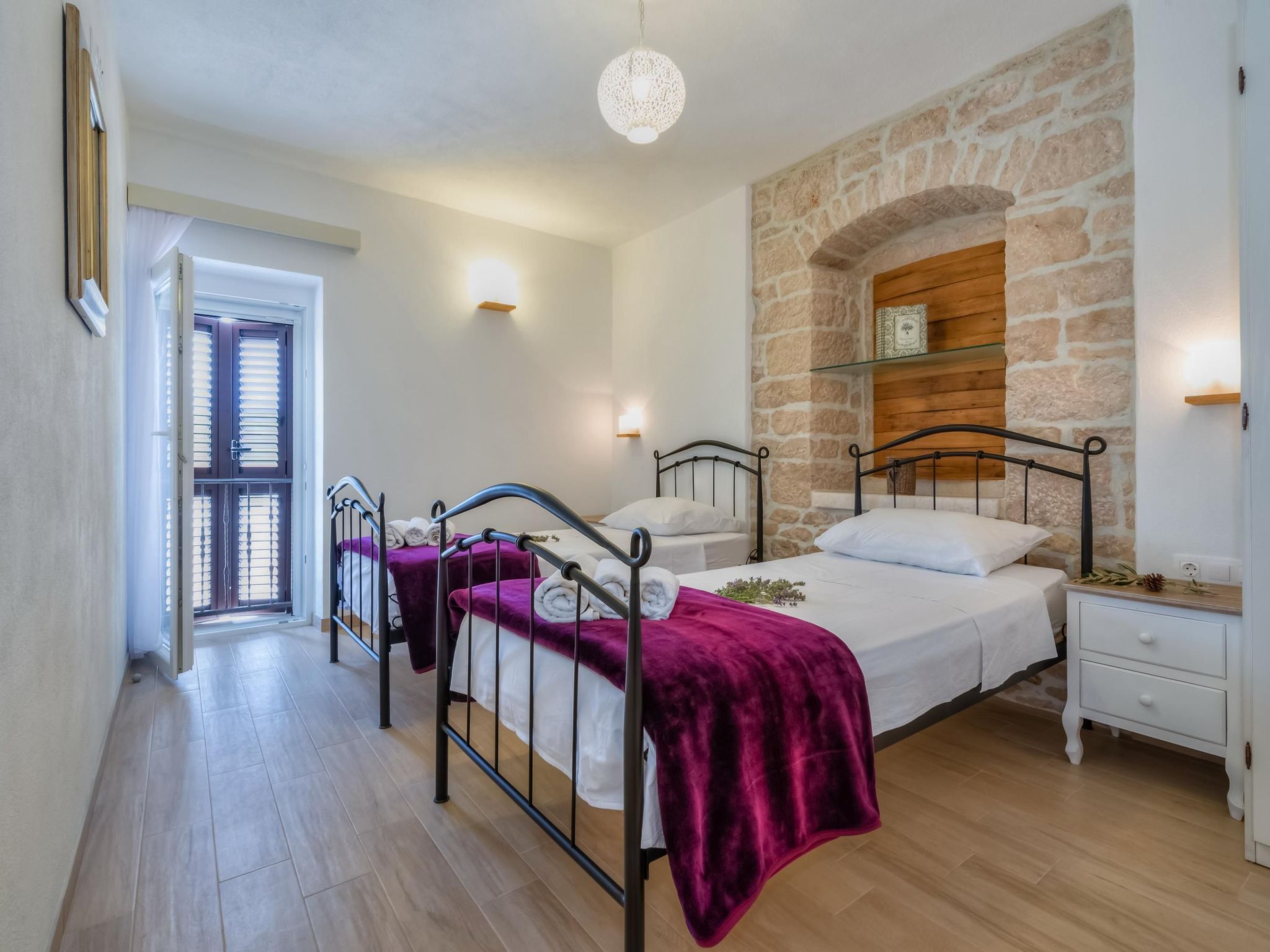 Ferienvilla "Lucian" mit Blick auf das Wasser-Drinnen