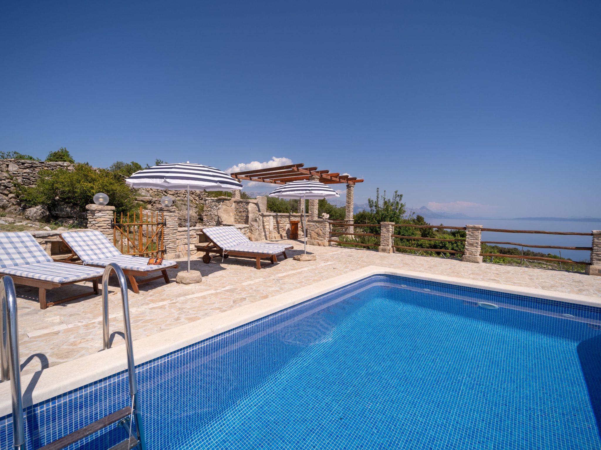 Ranch Visoka in Selca mit Panoramablick aufs Meer-Drinnen