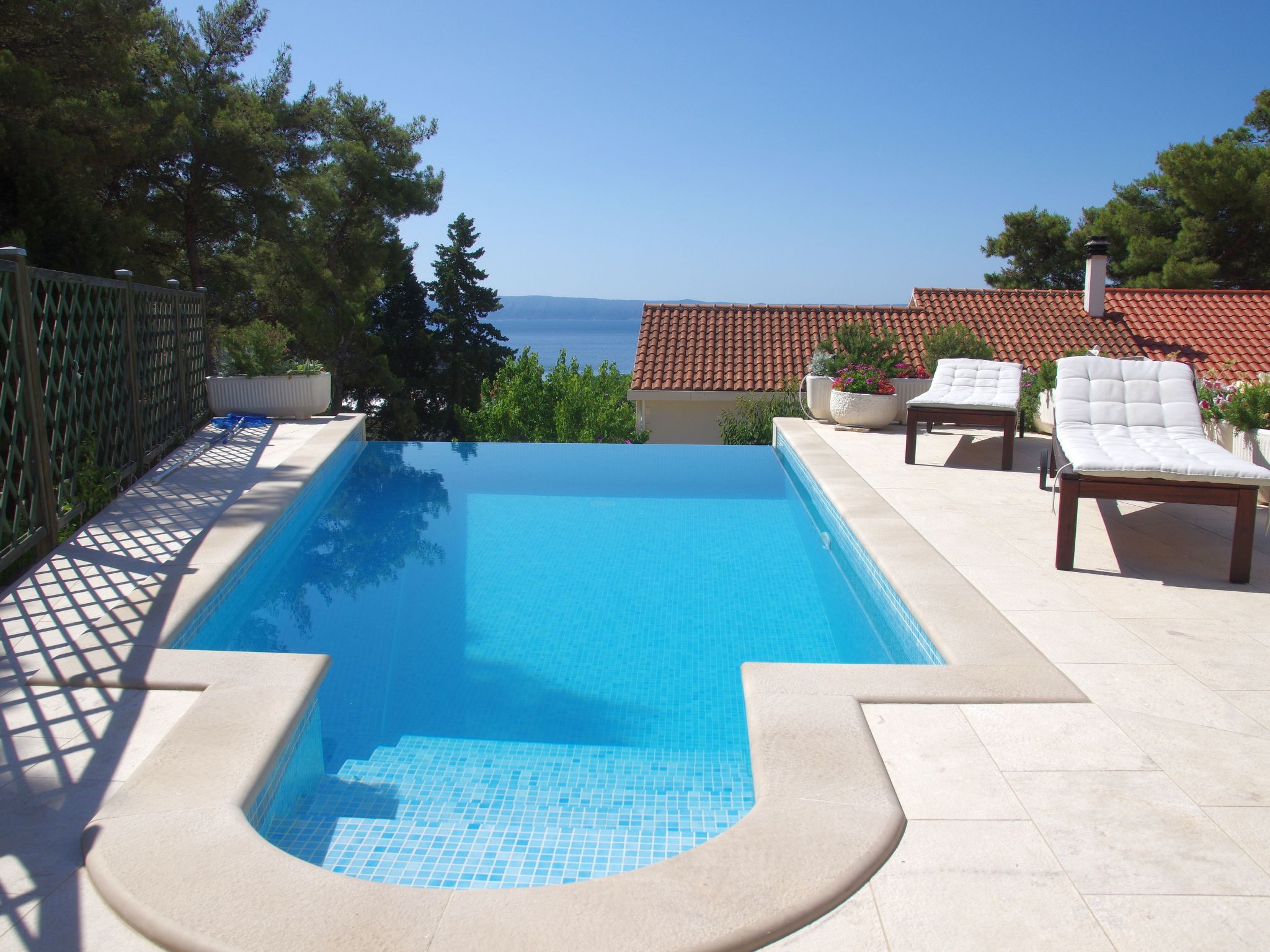 Schönes Ferienhaus mit privatem Pool-Binnen