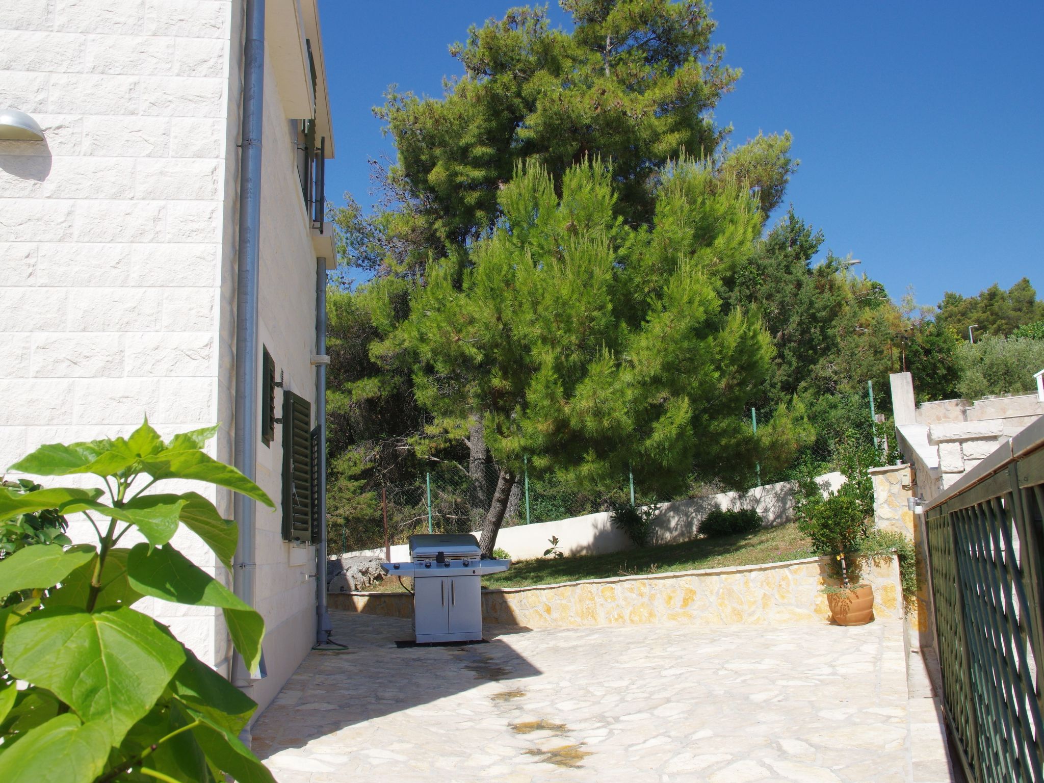 Schönes Ferienhaus mit privatem Pool-Binnen