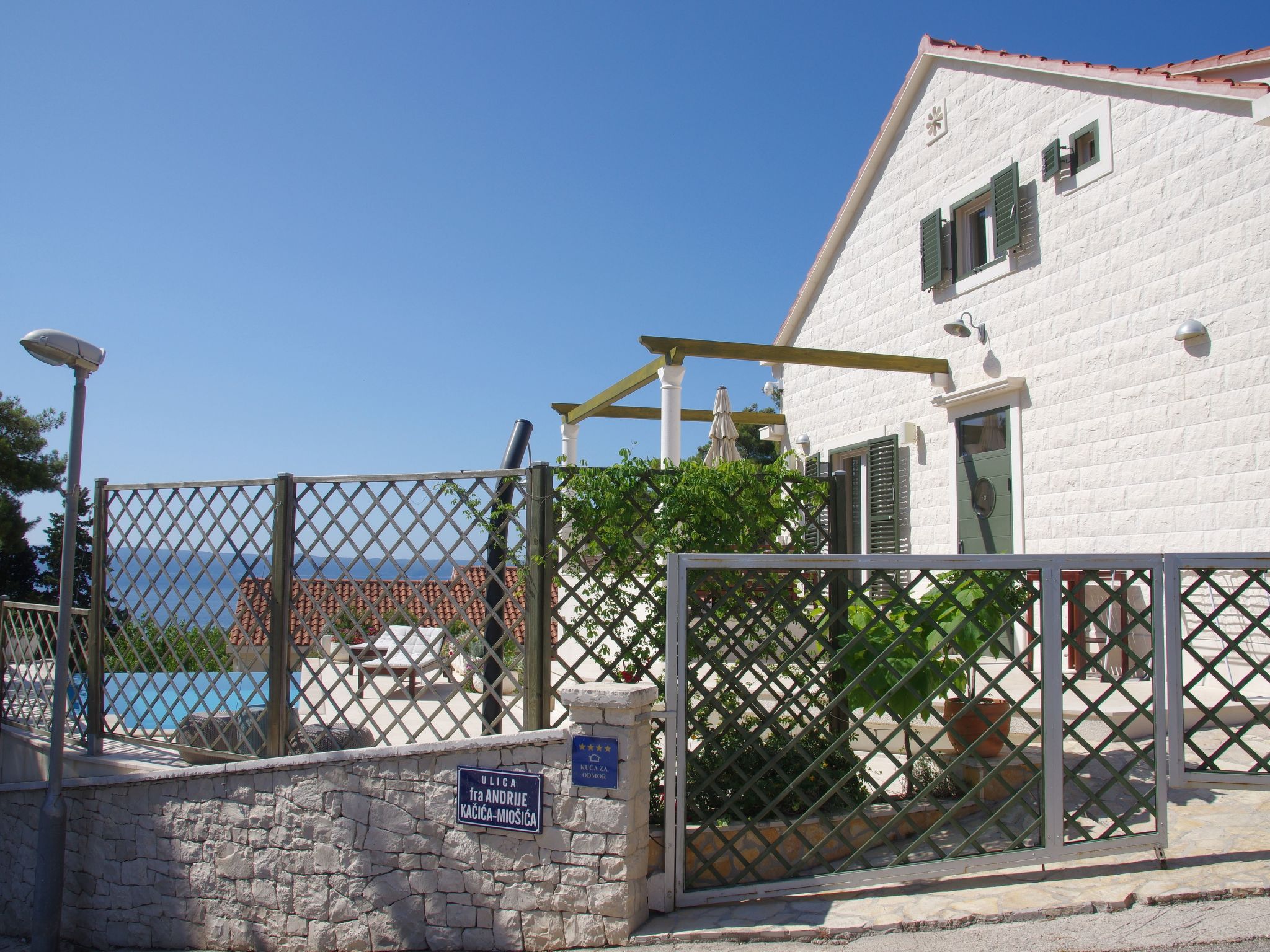 Schönes Ferienhaus mit privatem Pool-Binnen