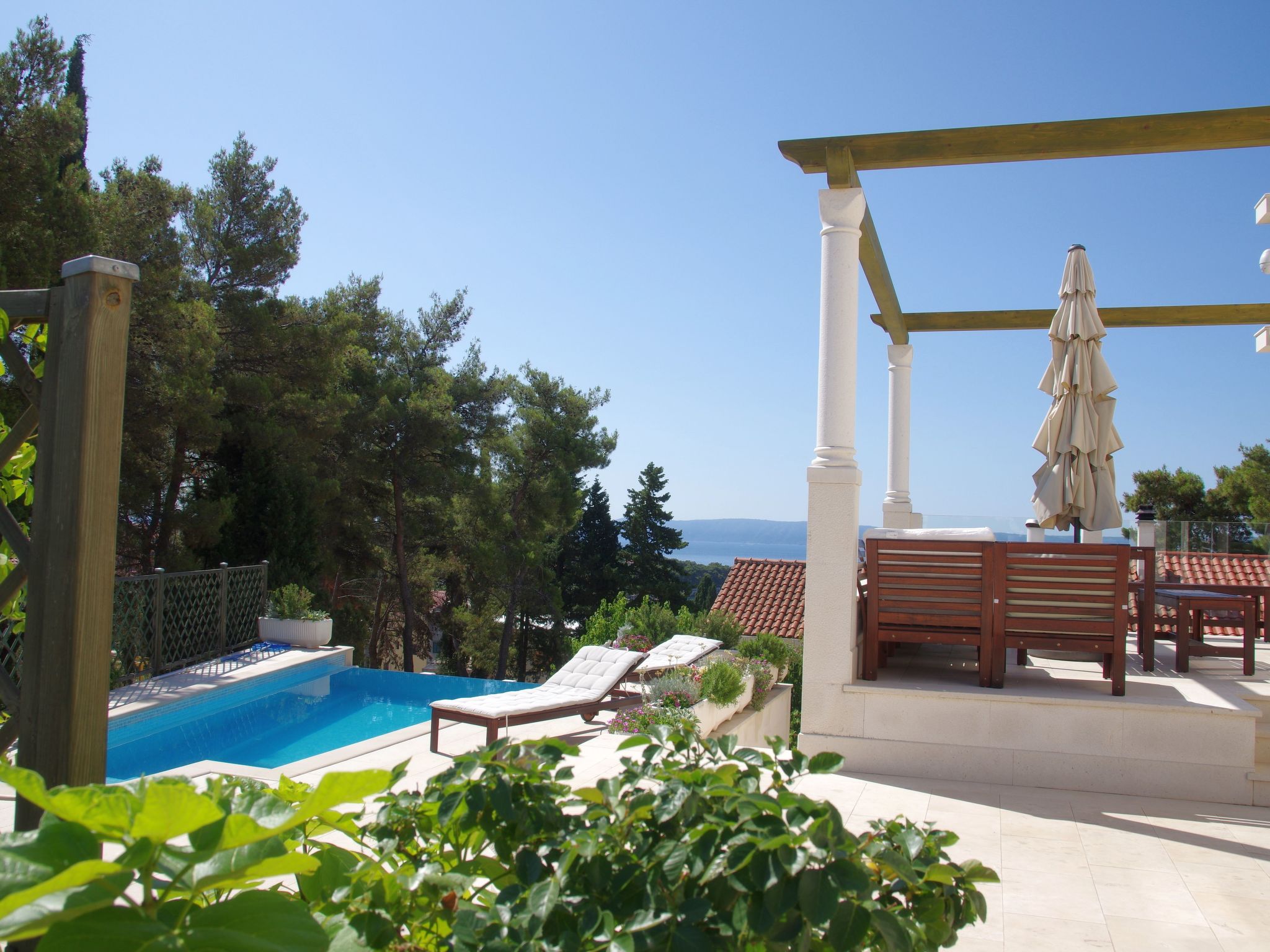 Schönes Ferienhaus mit privatem Pool-Binnen