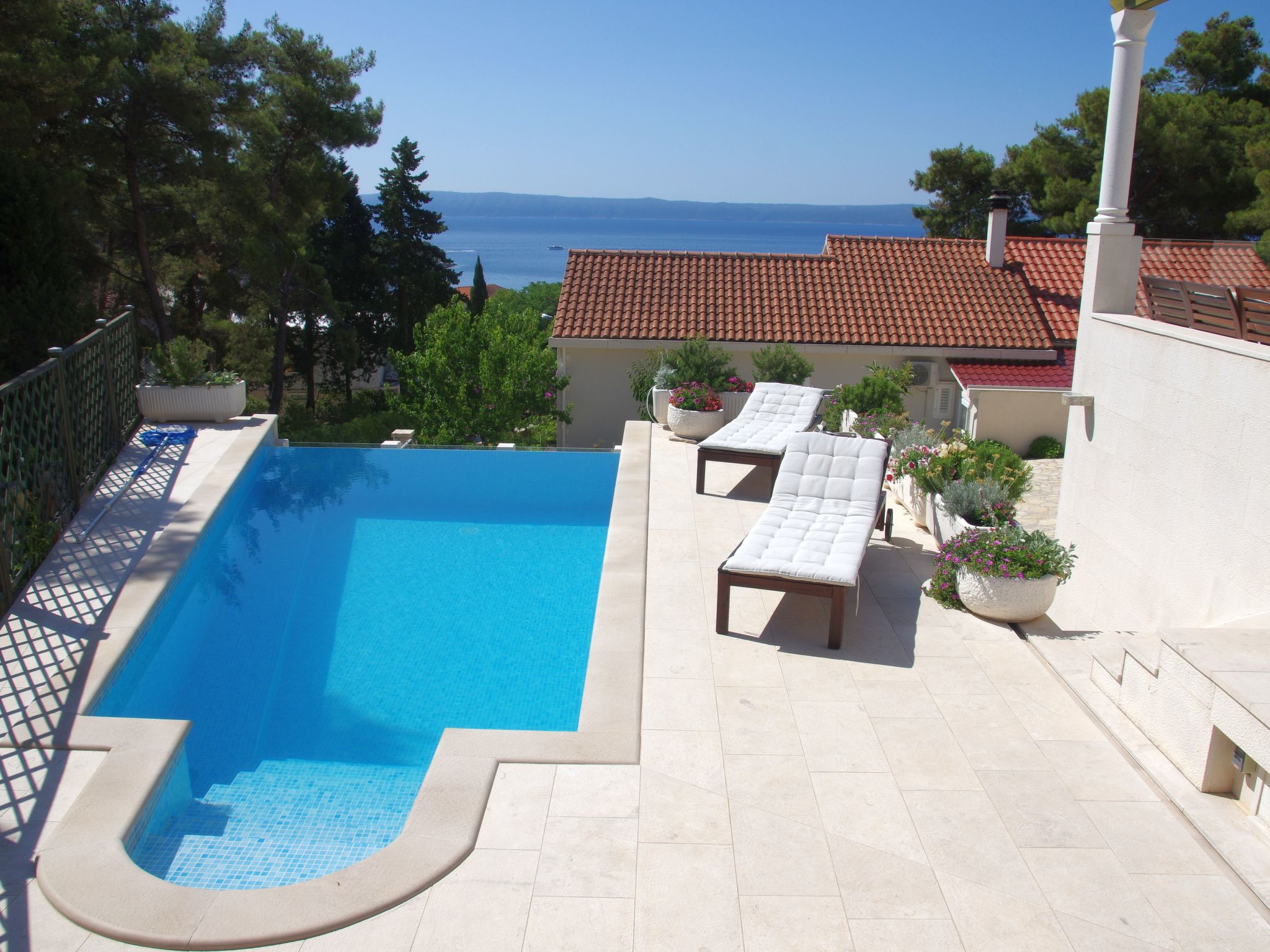 Schönes Ferienhaus mit privatem Pool-Binnen