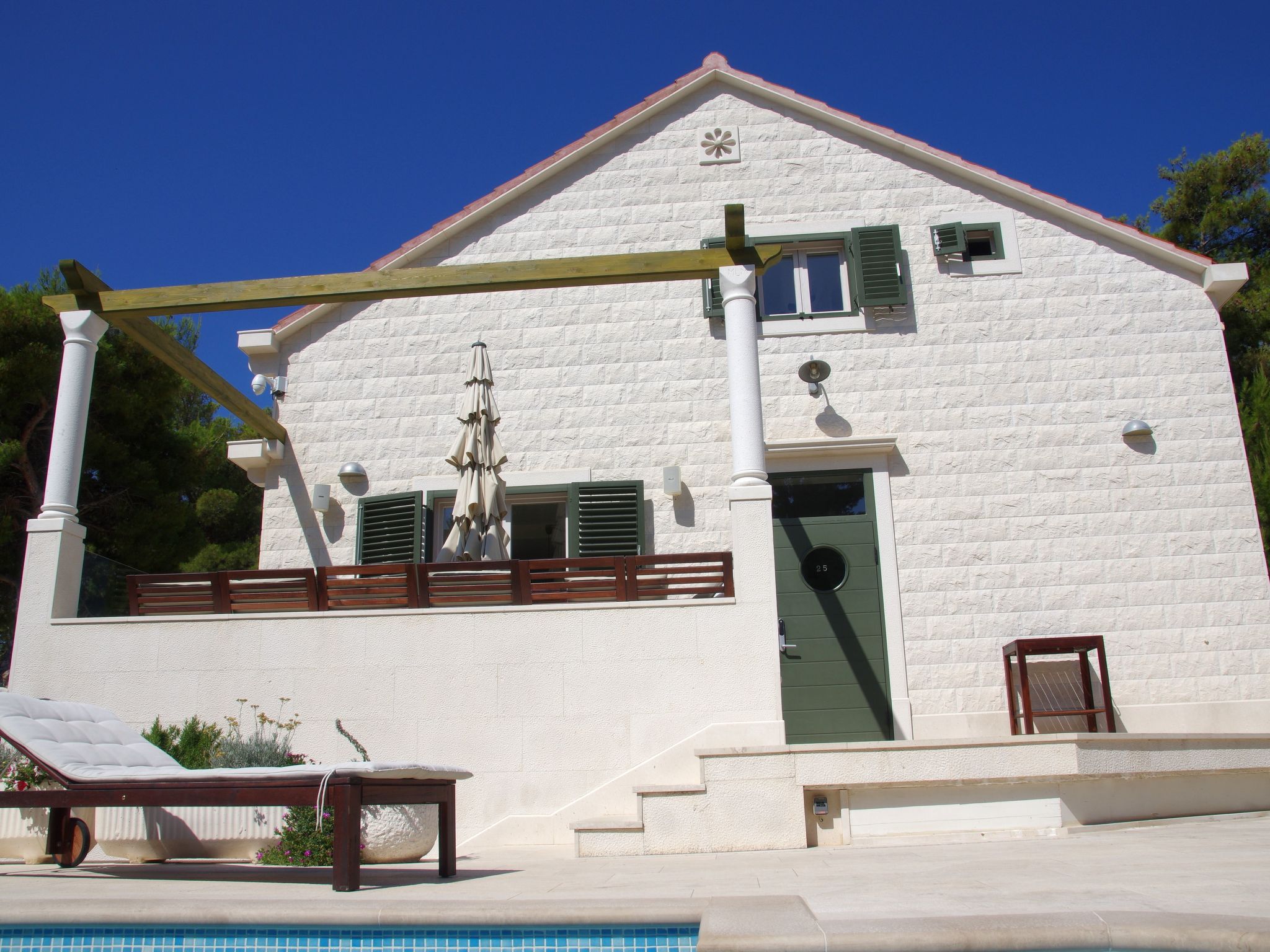 Schönes Ferienhaus mit privatem Pool-Binnen