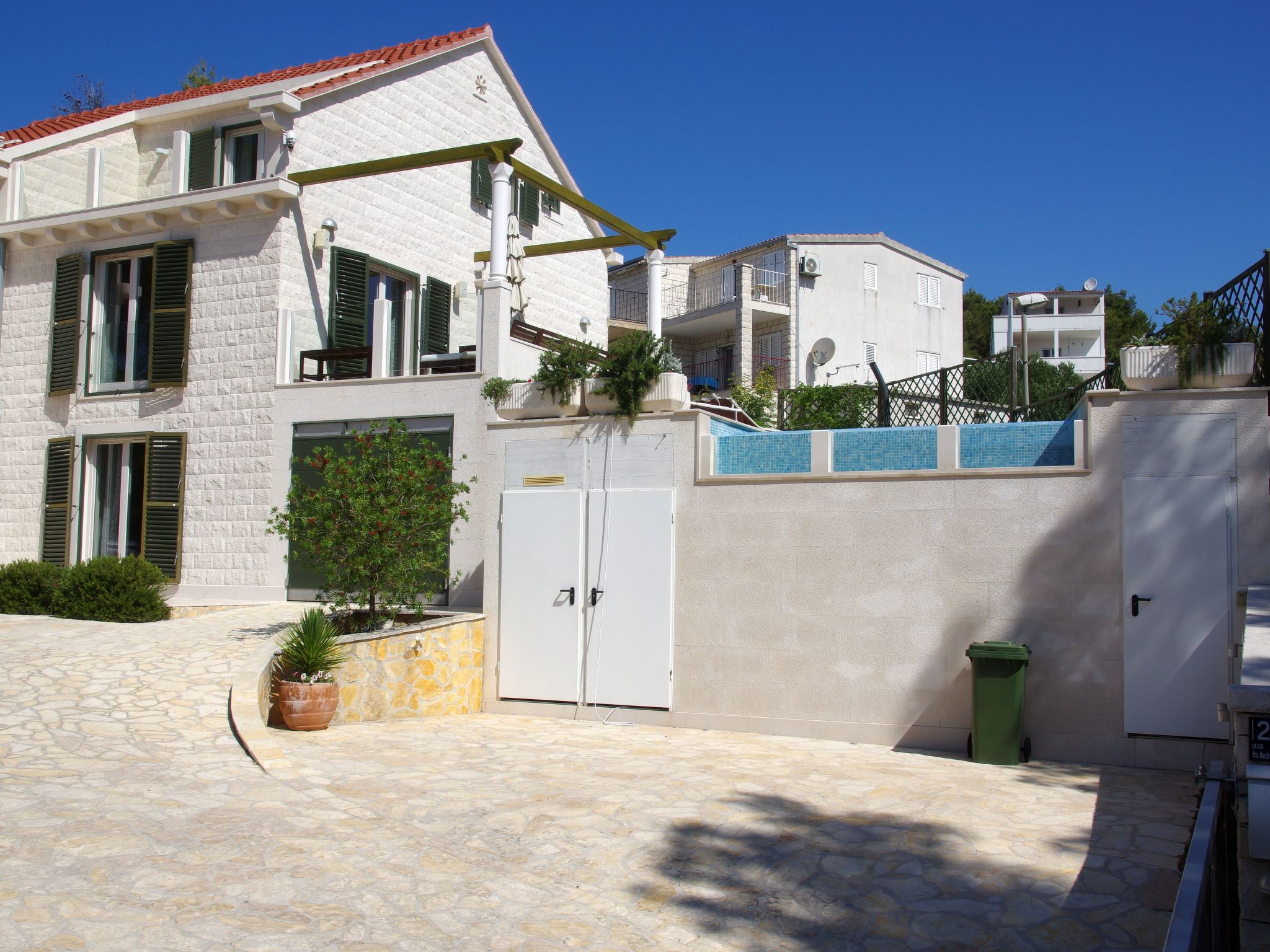 Schönes Ferienhaus mit privatem Pool-Binnen