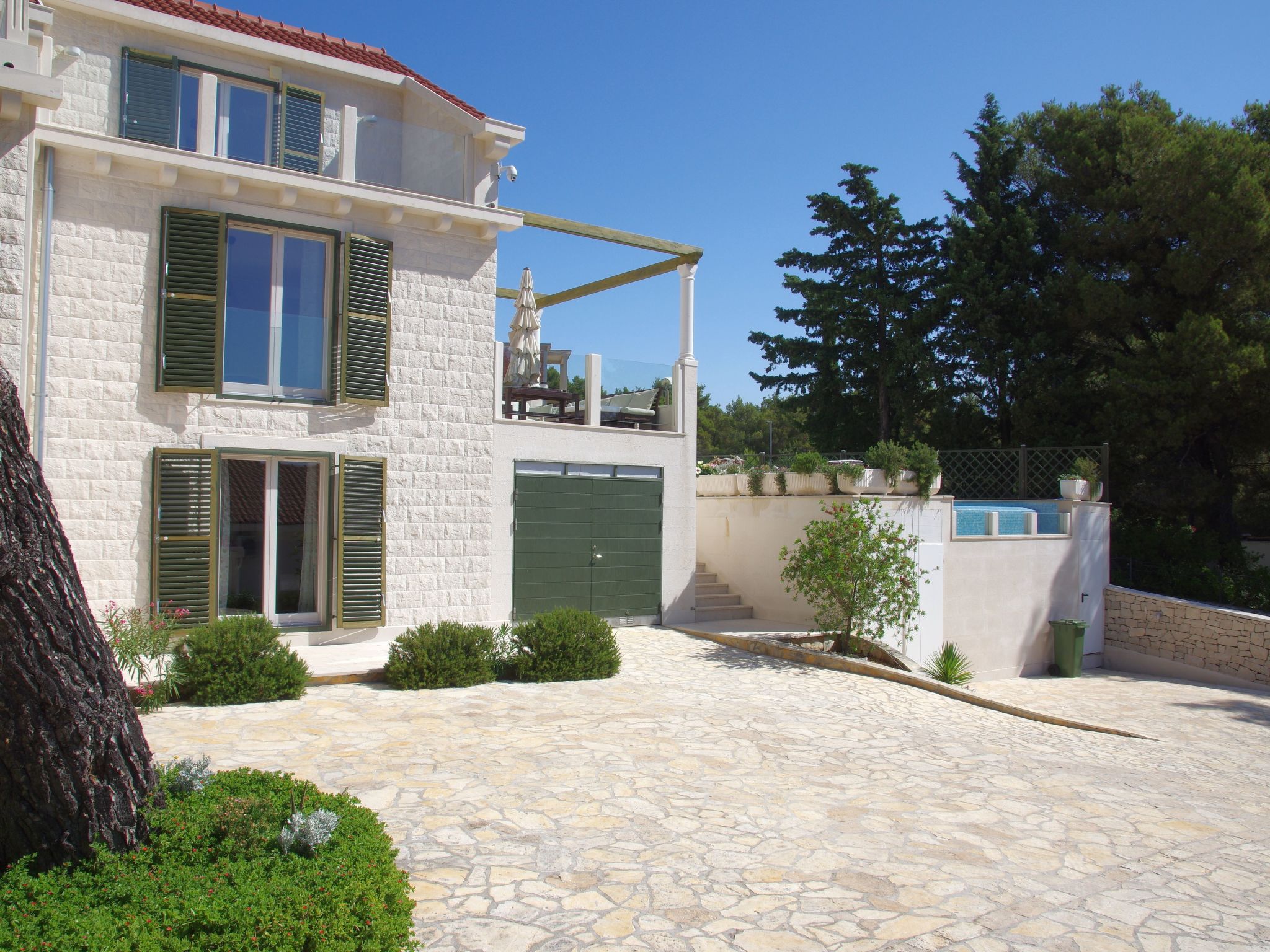 Schönes Ferienhaus mit privatem Pool-Binnen