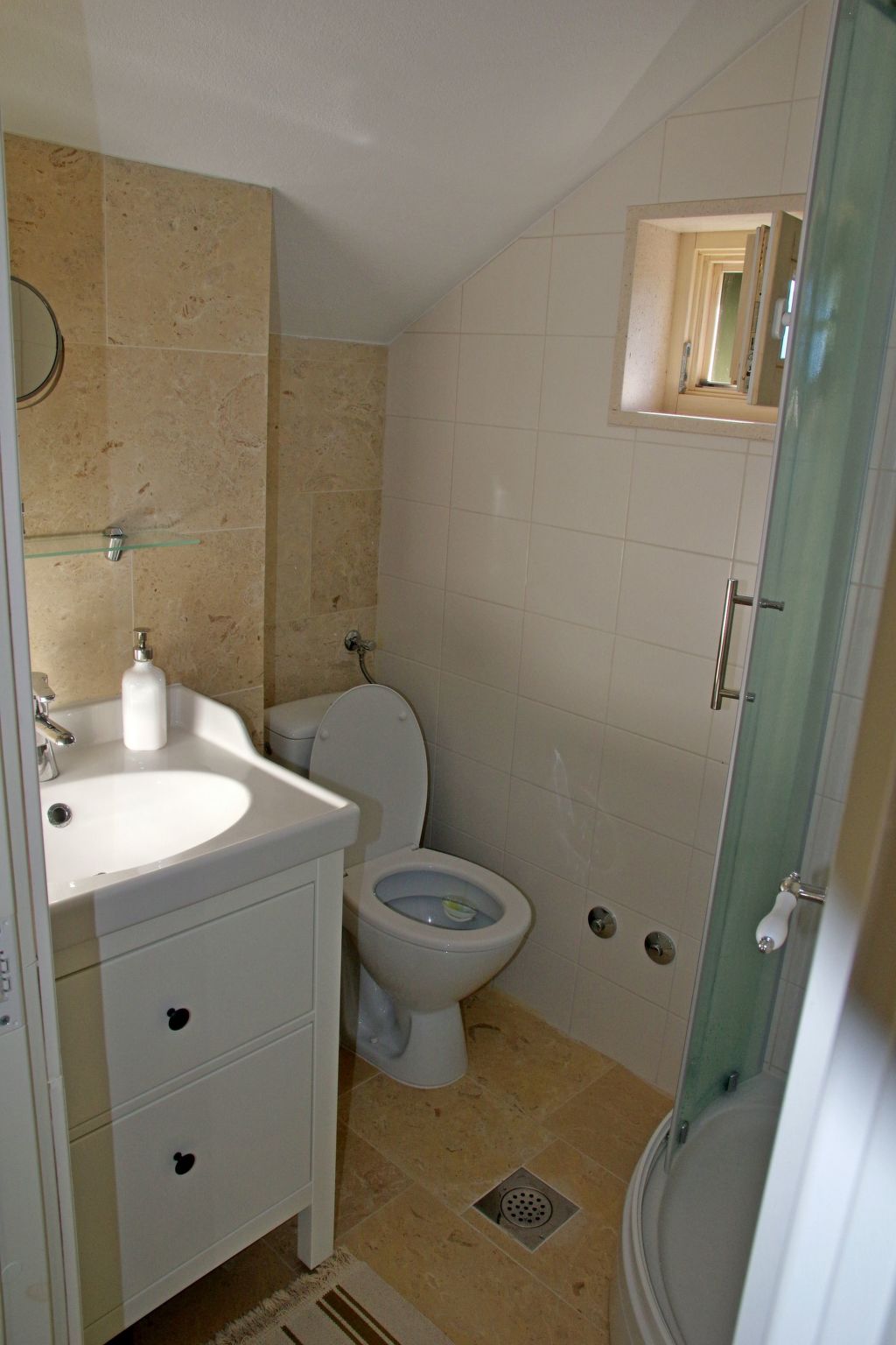 Schönes Ferienhaus mit privatem Pool-Binnen