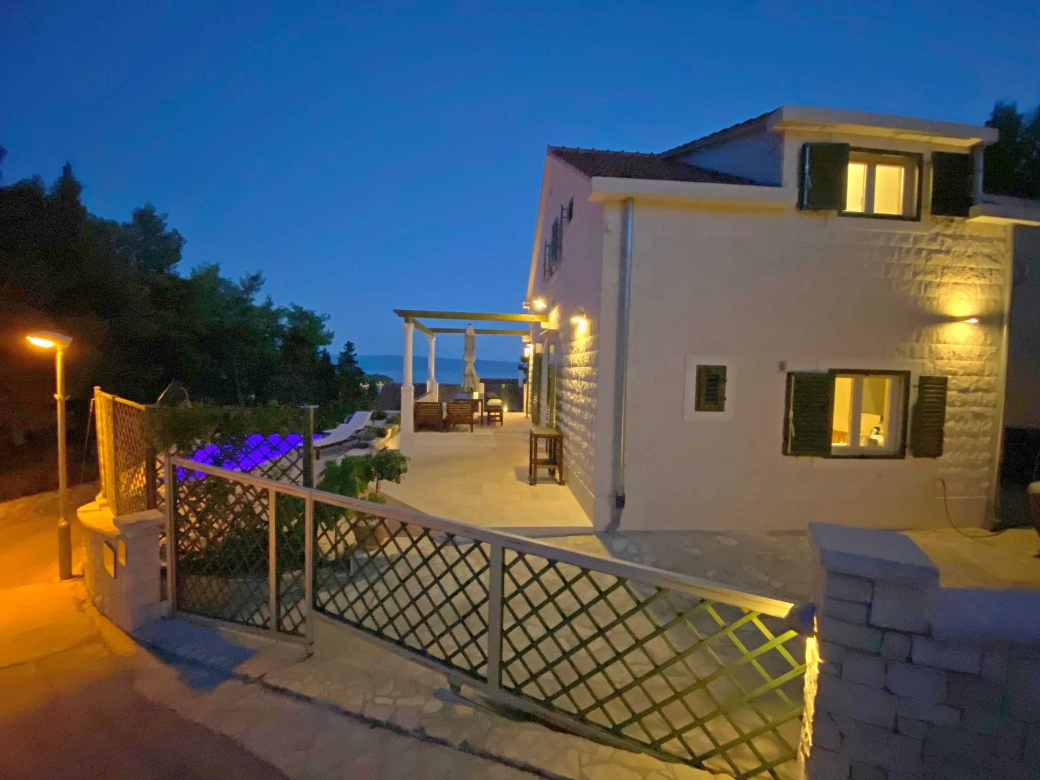 Schönes Ferienhaus mit privatem Pool-Binnen