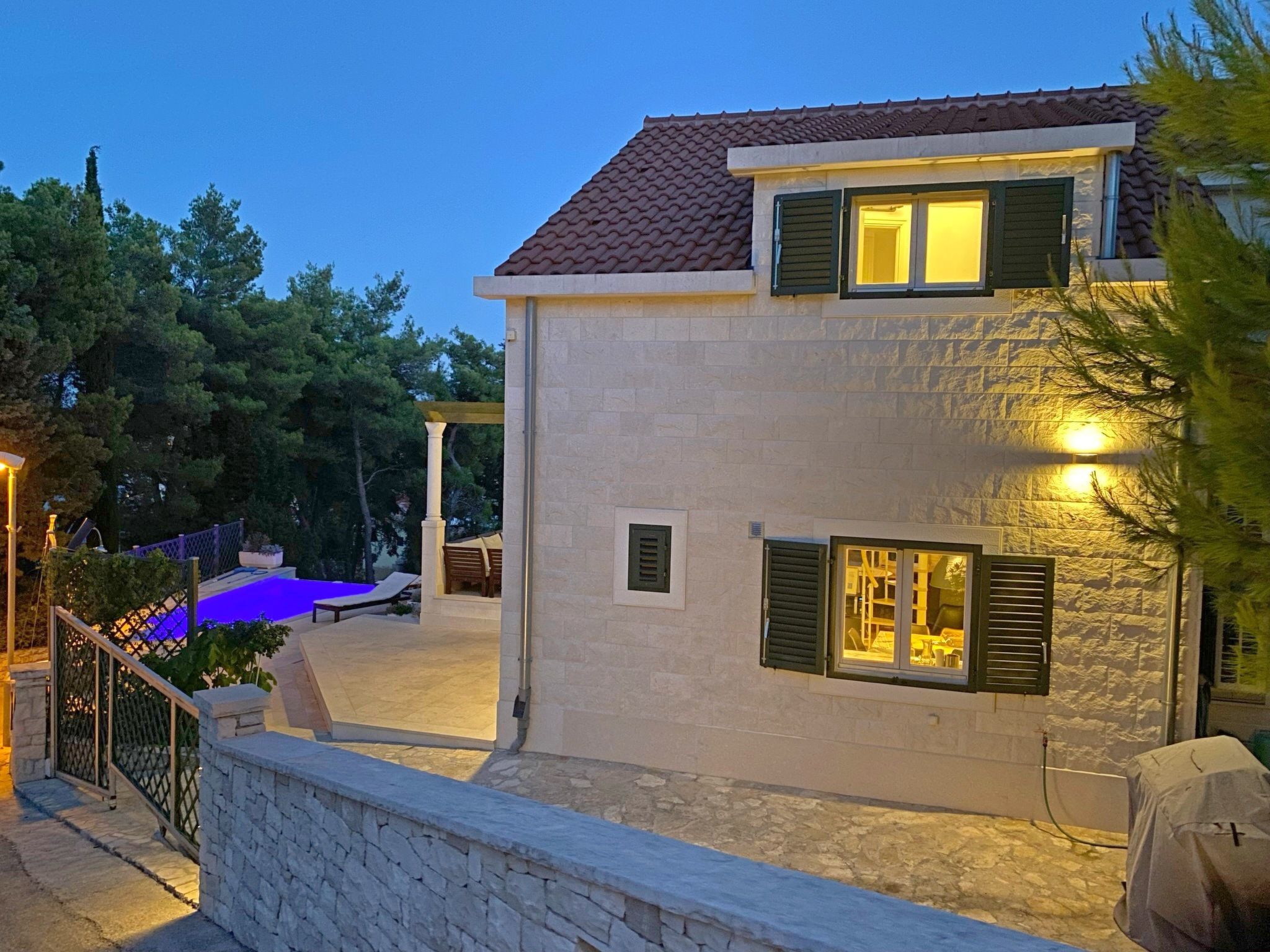 Schönes Ferienhaus mit privatem Pool-Binnen