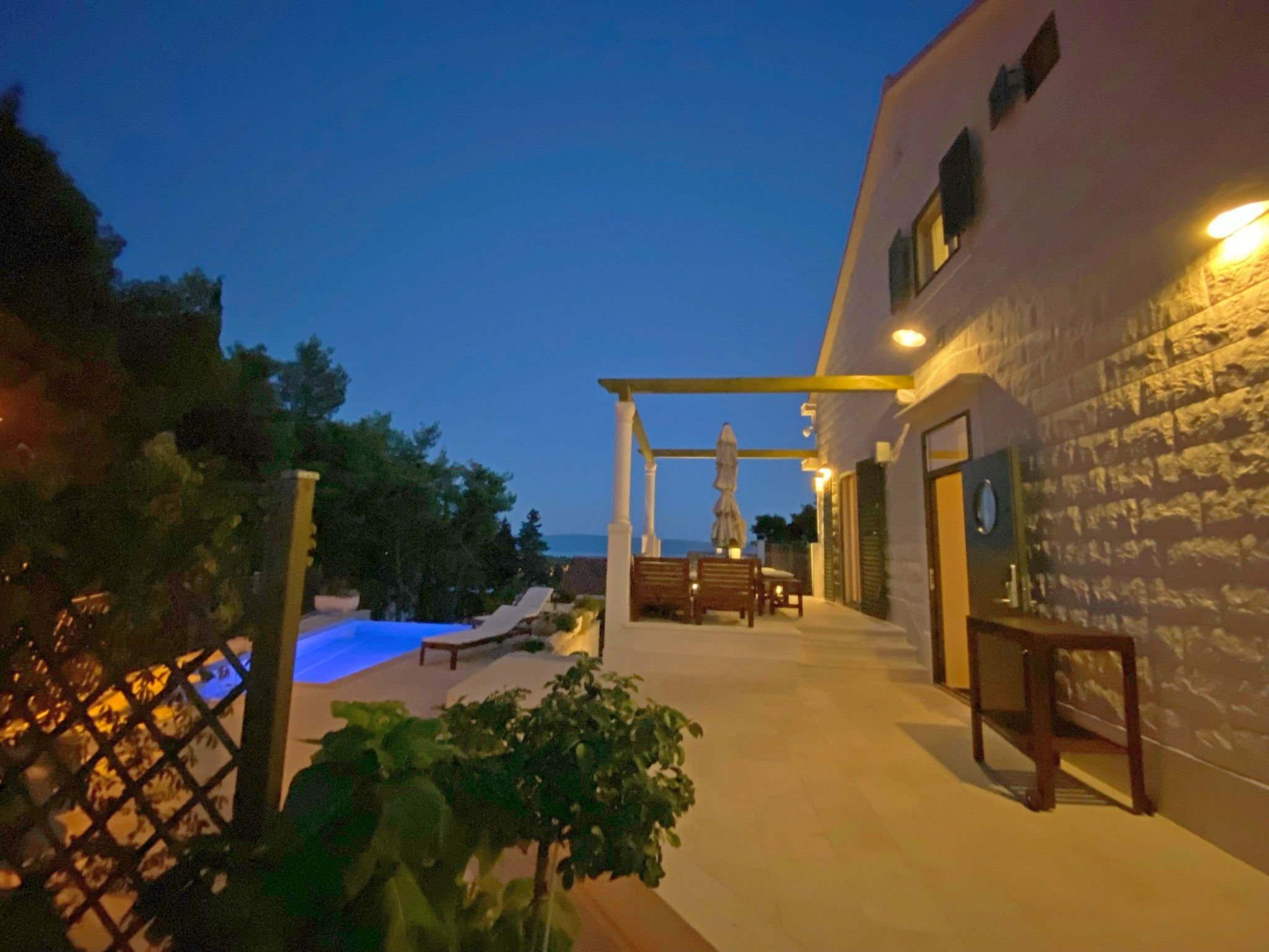 Schönes Ferienhaus mit privatem Pool-Binnen