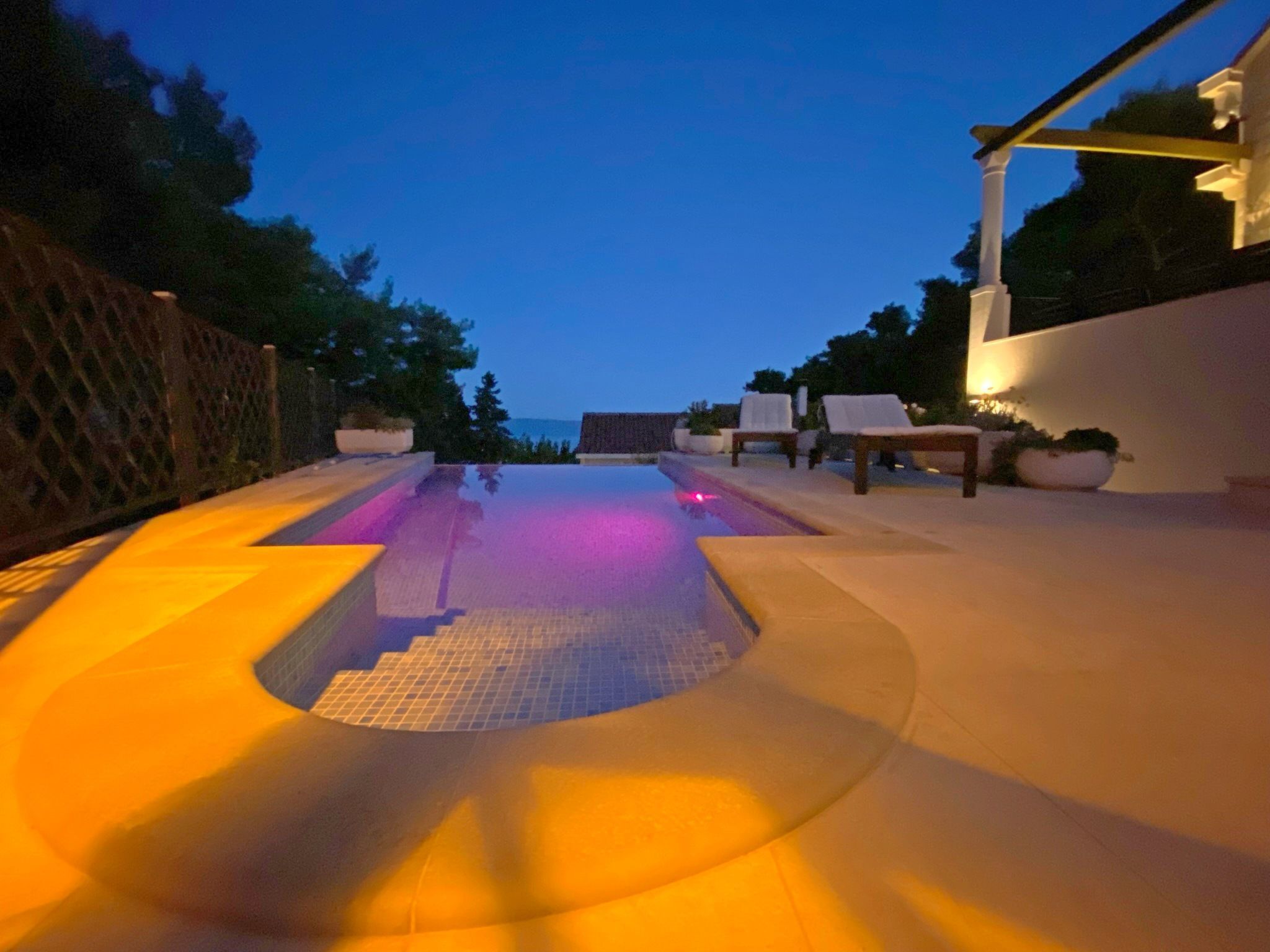 Schönes Ferienhaus mit privatem Pool-Binnen