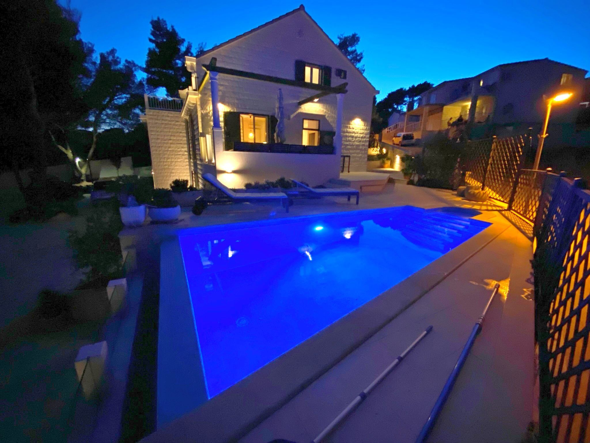 Schönes Ferienhaus mit privatem Pool-Binnen