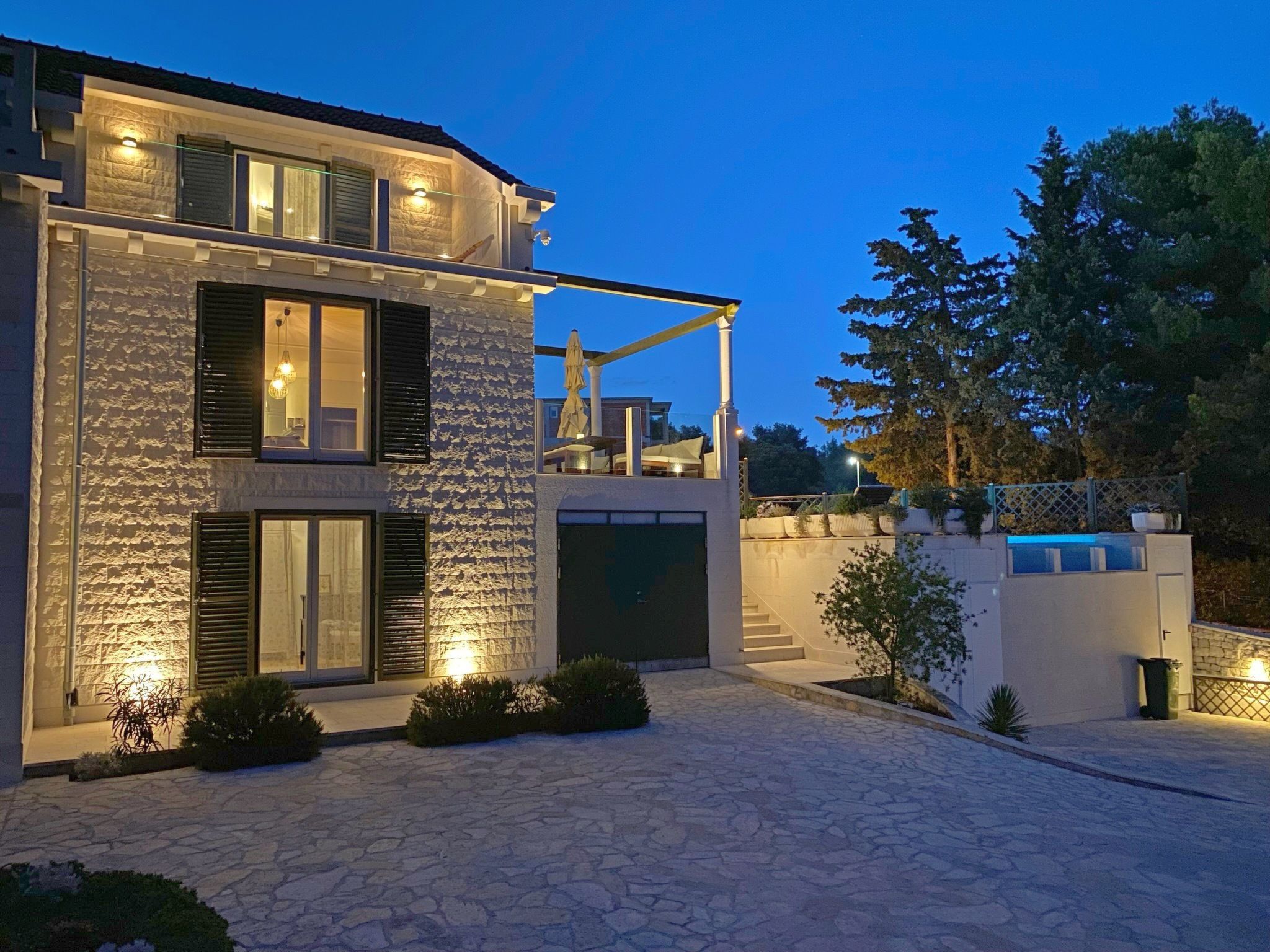 Schönes Ferienhaus mit privatem Pool-Binnen