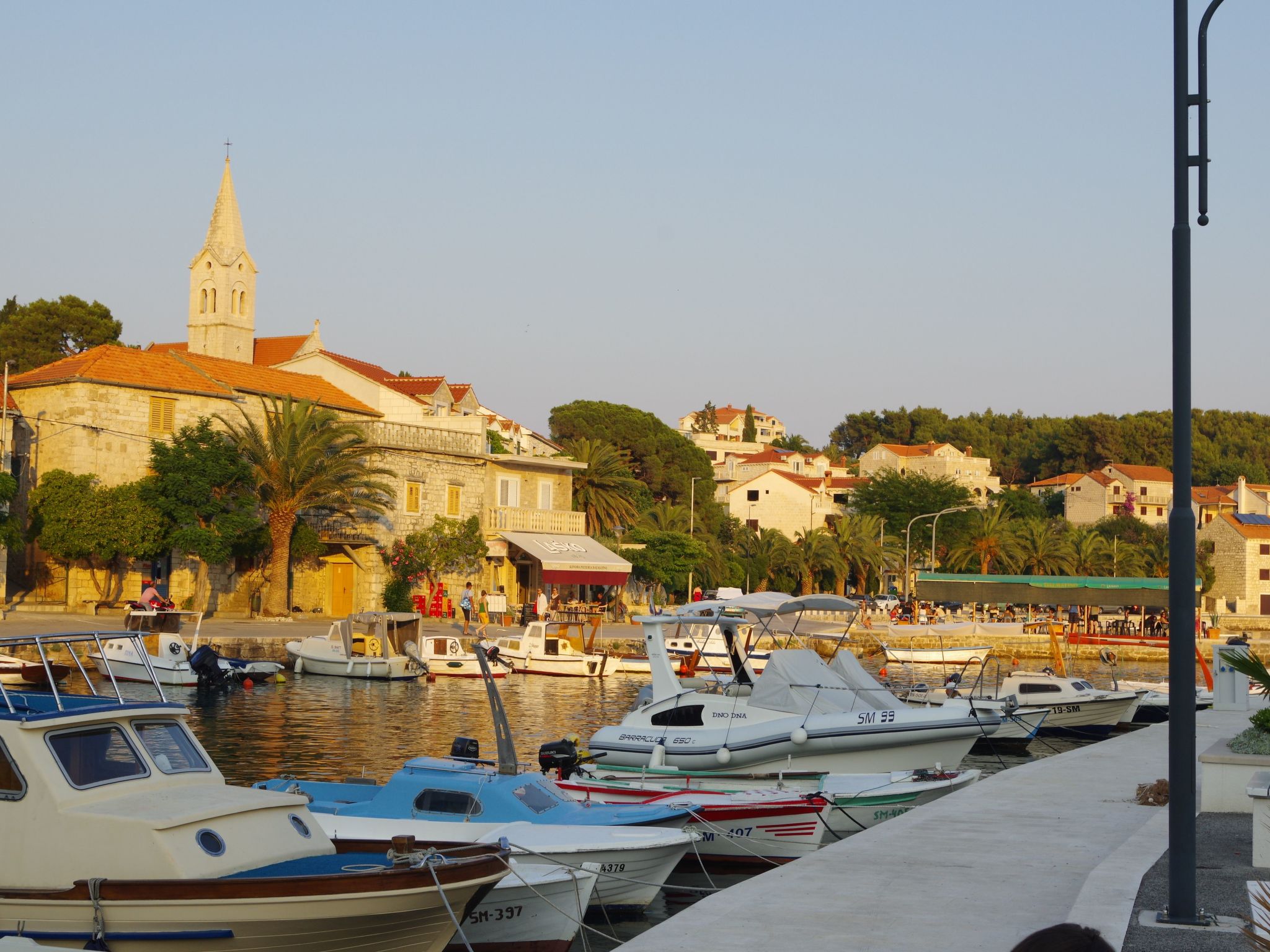 Schönes Ferienhaus mit privatem Pool-Binnen