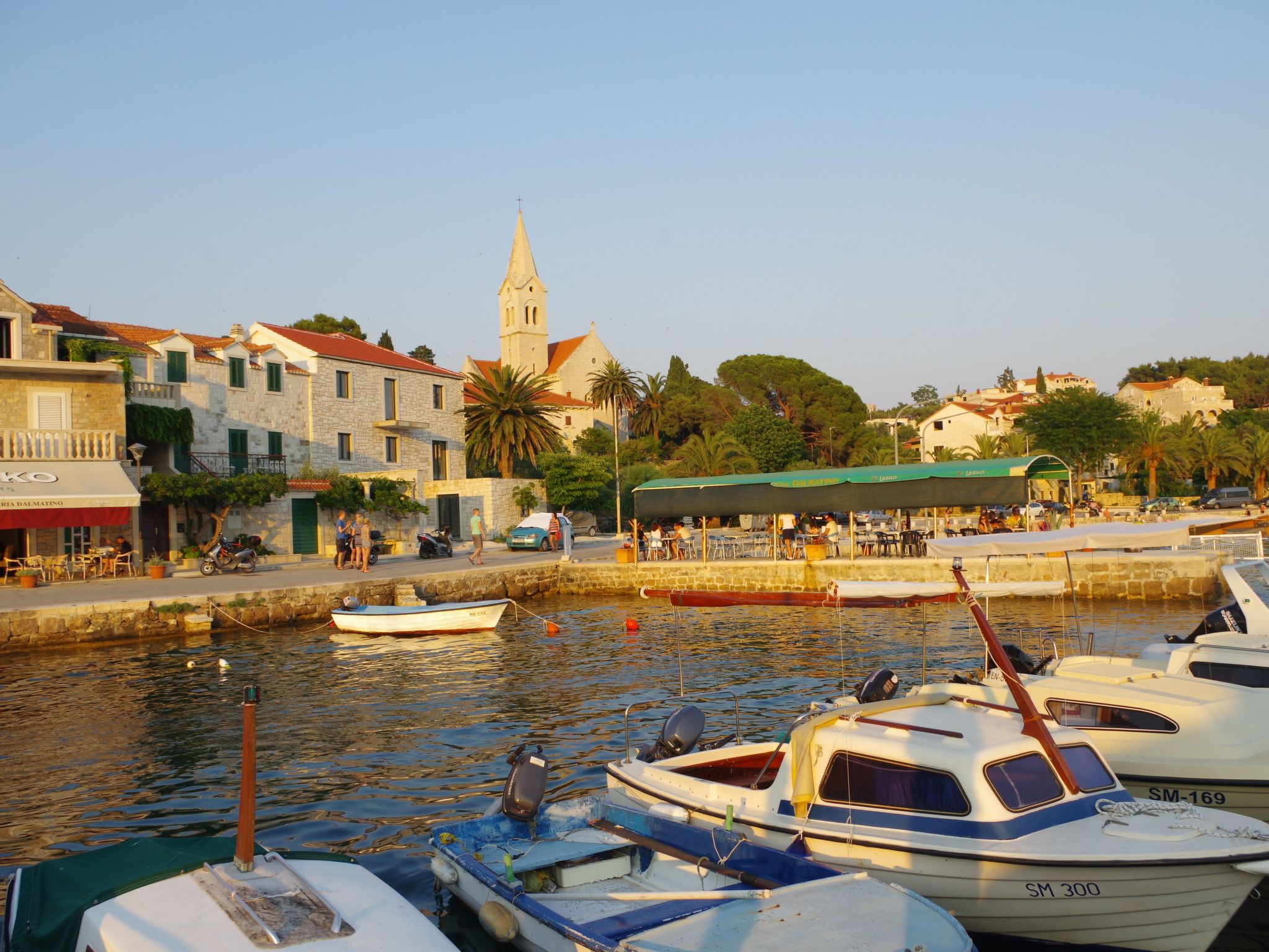 Schönes Ferienhaus mit privatem Pool-Binnen