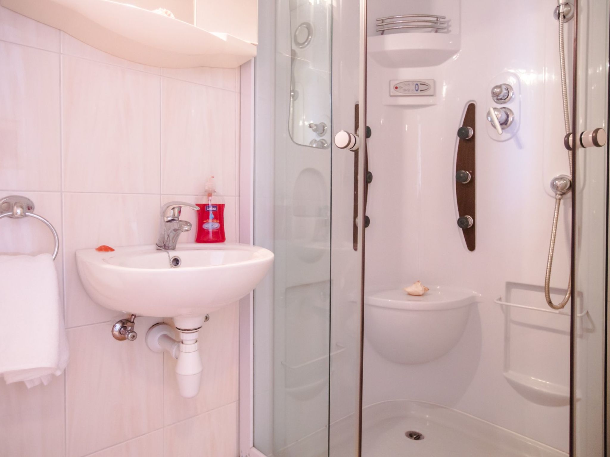 Unabhaengige Ferienwohnung in Sumartin mit Grill-Drinnen