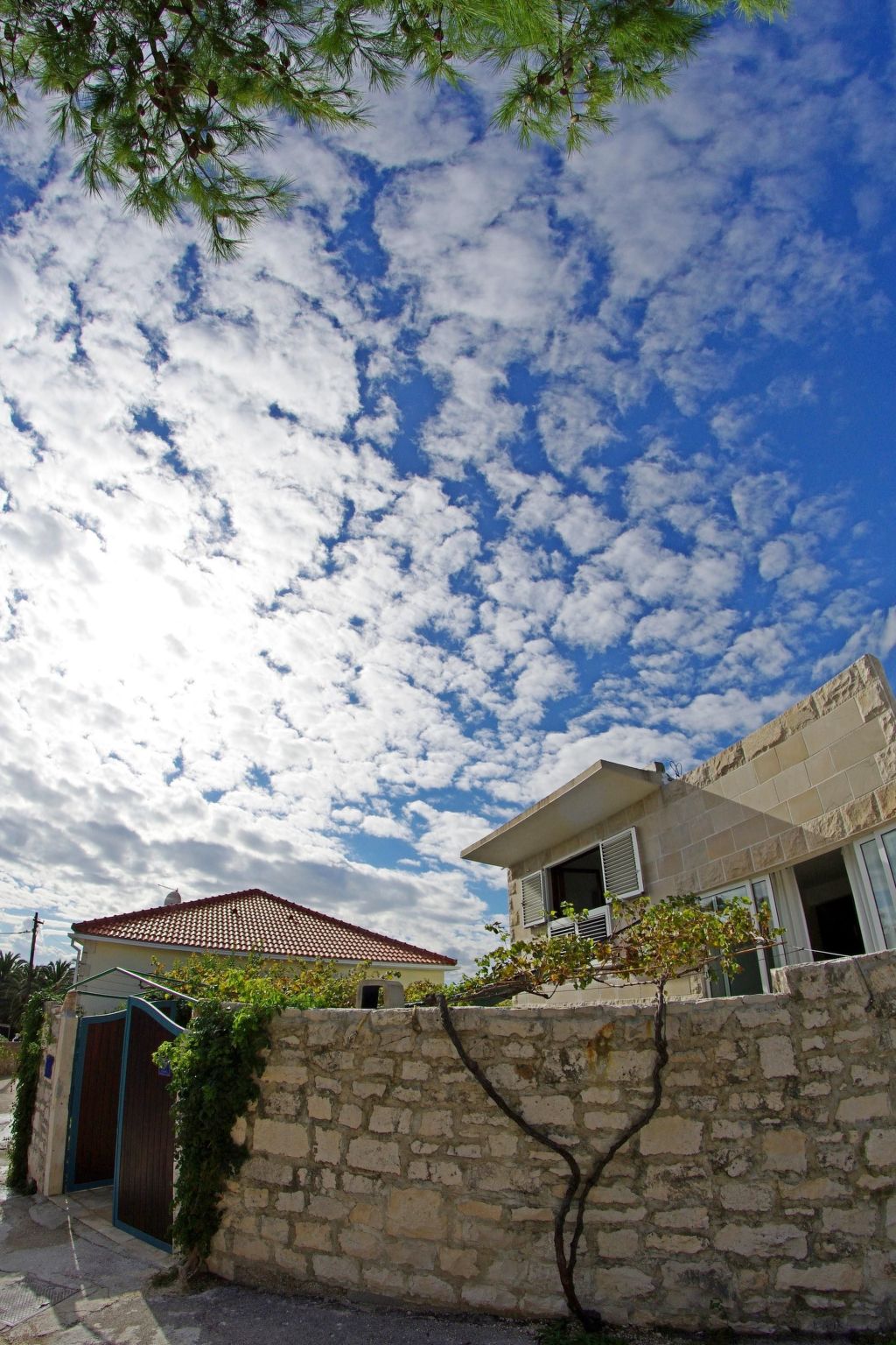 Unabhaengige Ferienwohnung in Sumartin mit Grill-Drinnen