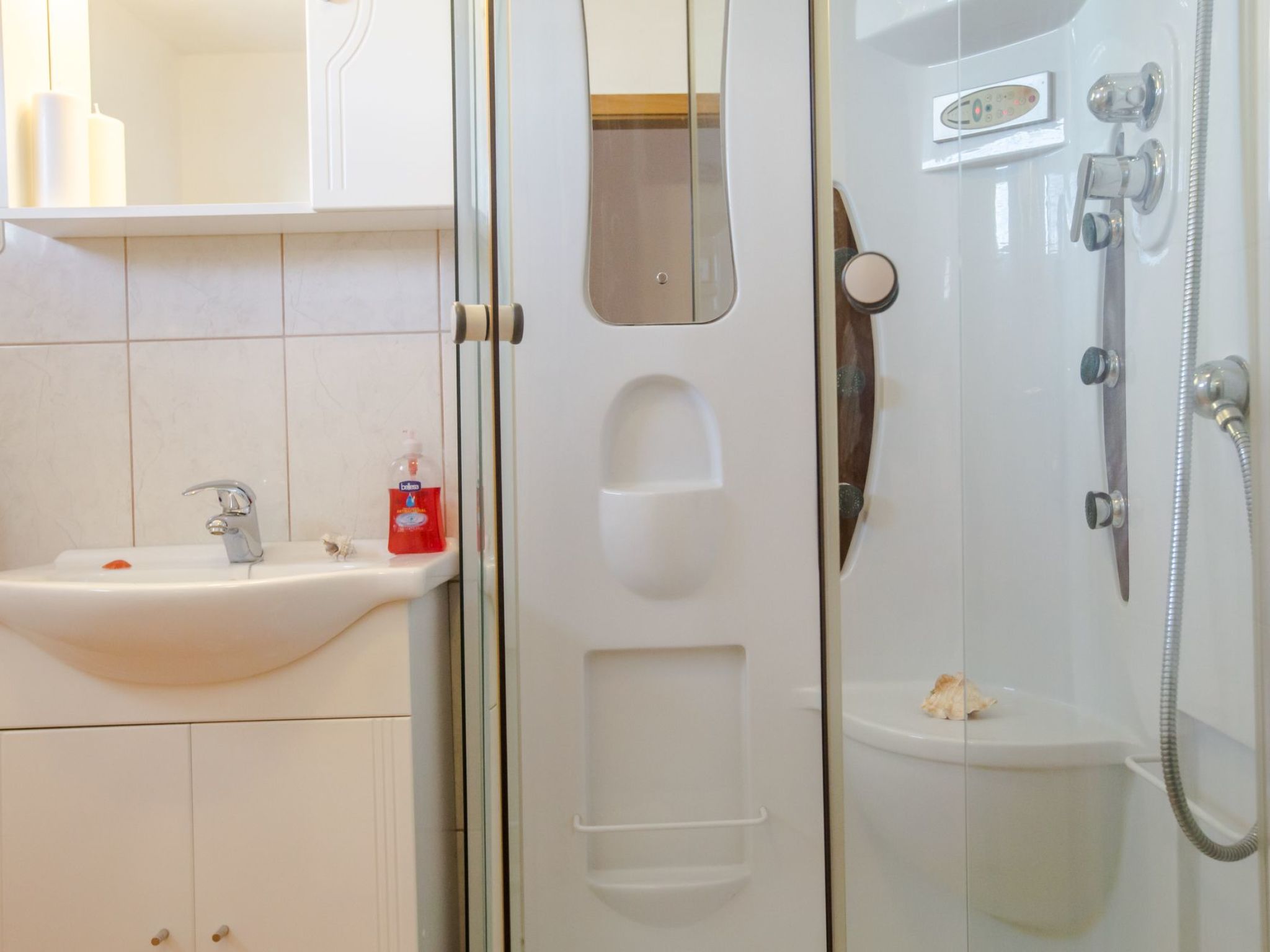 Unabhaengige Ferienwohnung in Sumartin mit Grill-Drinnen