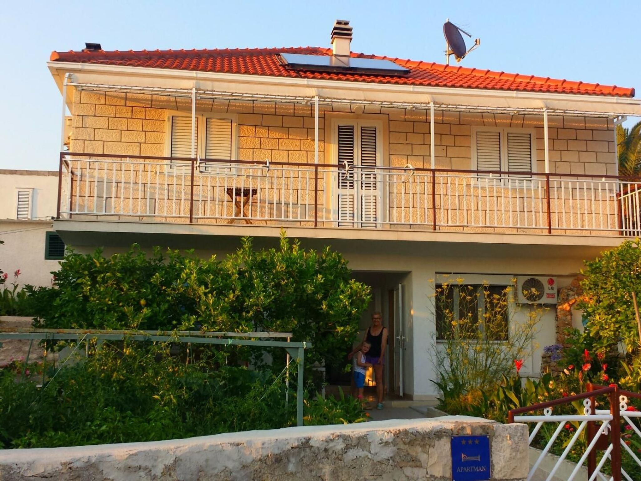 Unabhaengige Ferienwohnung in Sumartin mit Grill-Drinnen