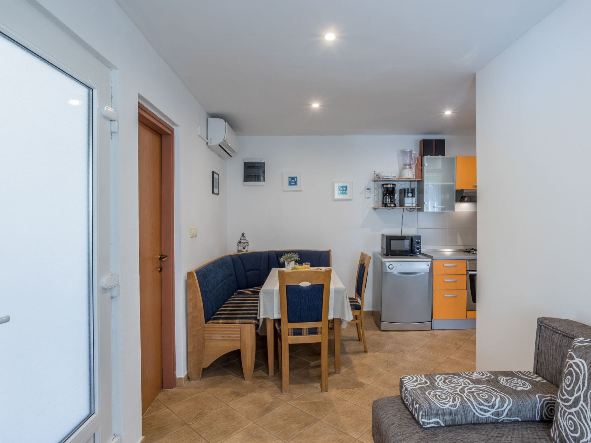 Geräumiges Ferienhaus mit Terrasse und Garten-Drinnen