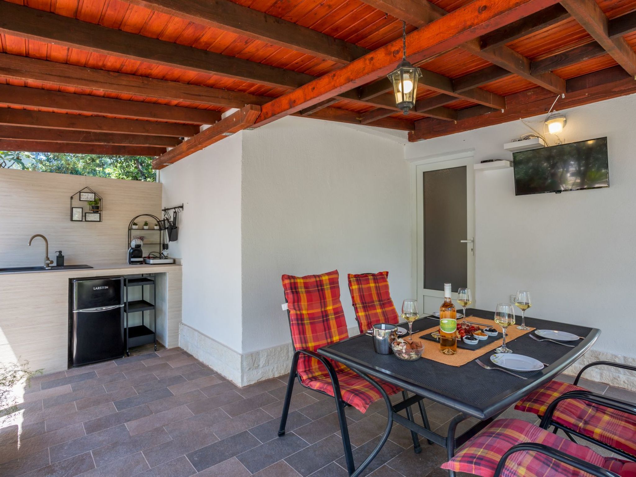 Geräumiges Ferienhaus mit Terrasse und Garten-Drinnen