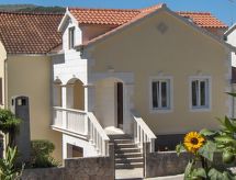 Sfeervol appartement in Stari Grad, 200m van zee en centrum - thumbnail 1