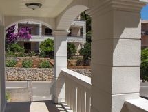 Sfeervol appartement in Stari Grad, 200m van zee en centrum - thumbnail 3