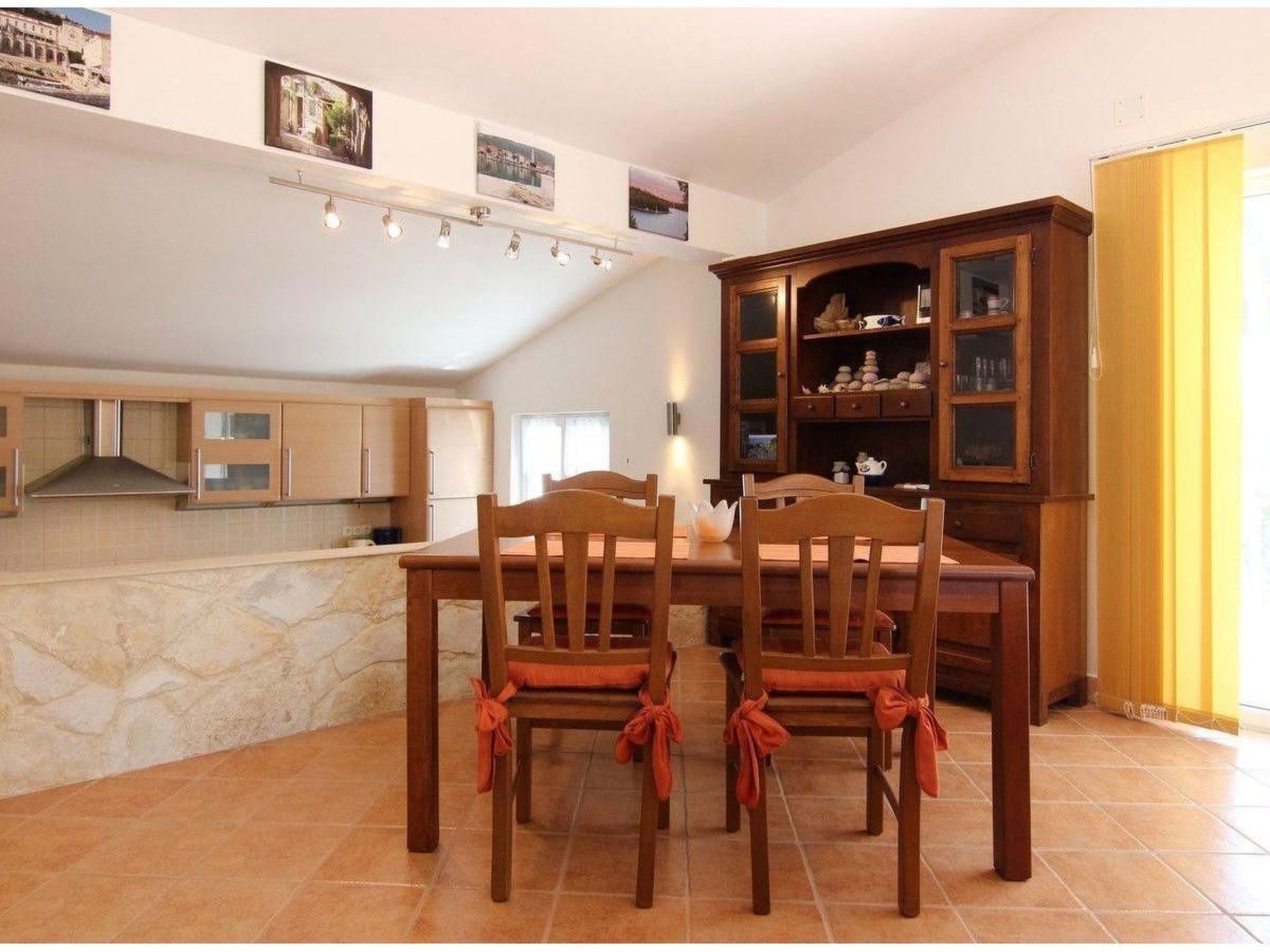 "Amphora" mit Blick auf das Wasser-Image-tags.info