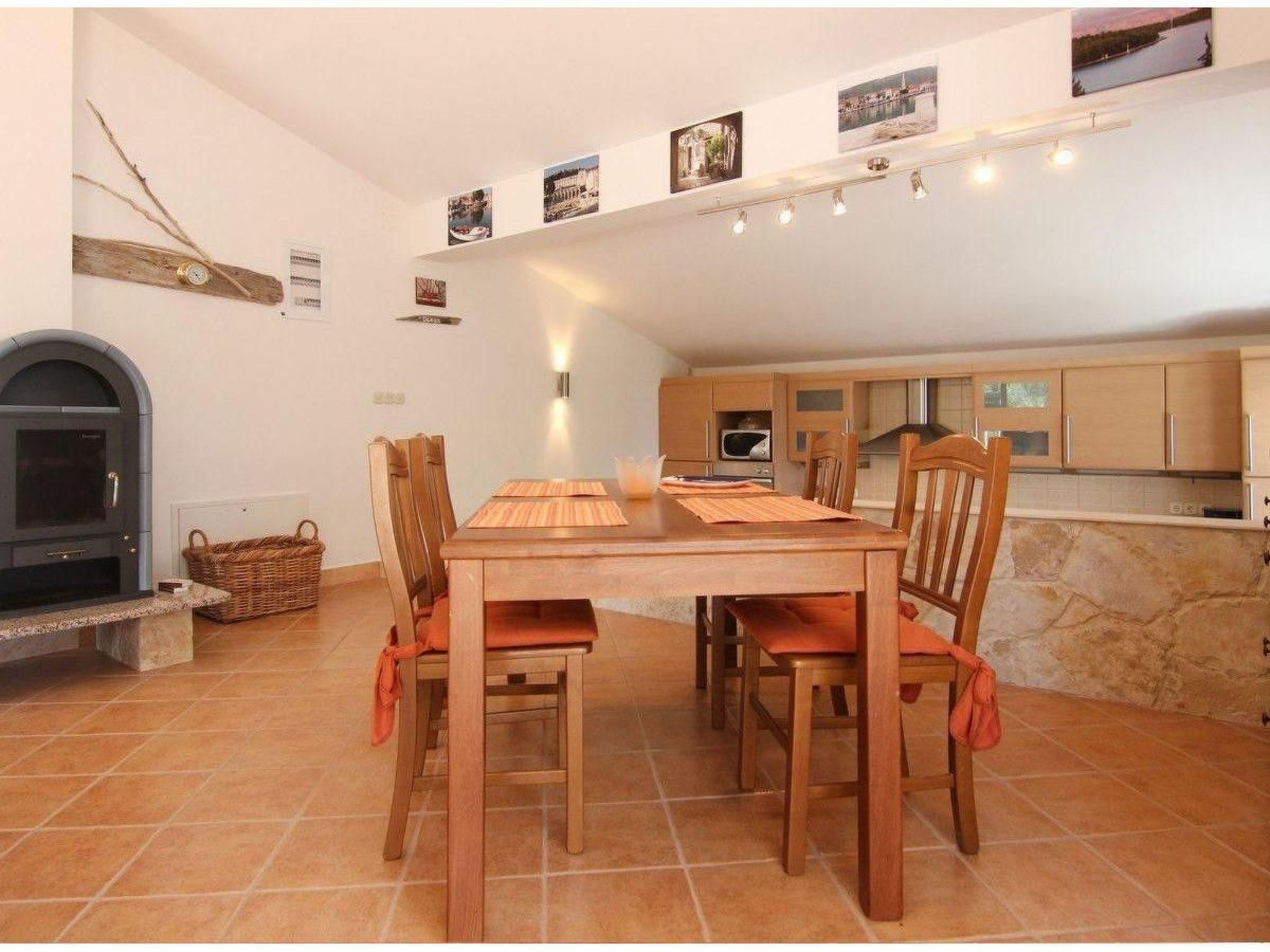 "Amphora" mit Blick auf das Wasser-Image-tags.info