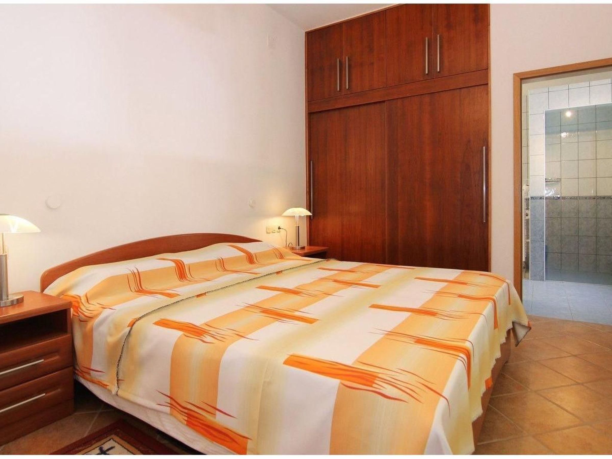 "Amphora" mit Blick auf das Wasser-Image-tags.info